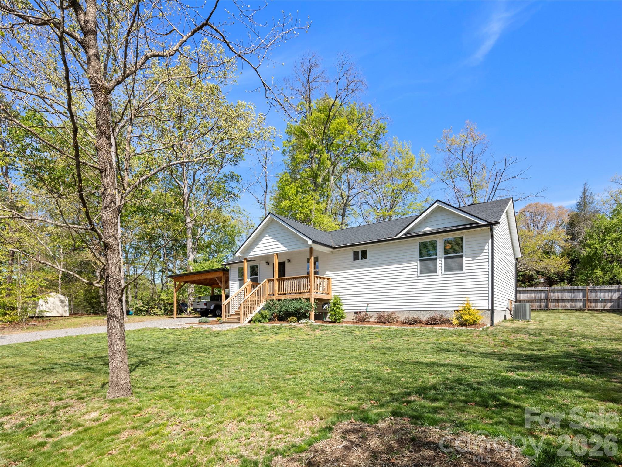 Single Family Residence at 14 Avena Street, Black Mountain, photo 2 of 24