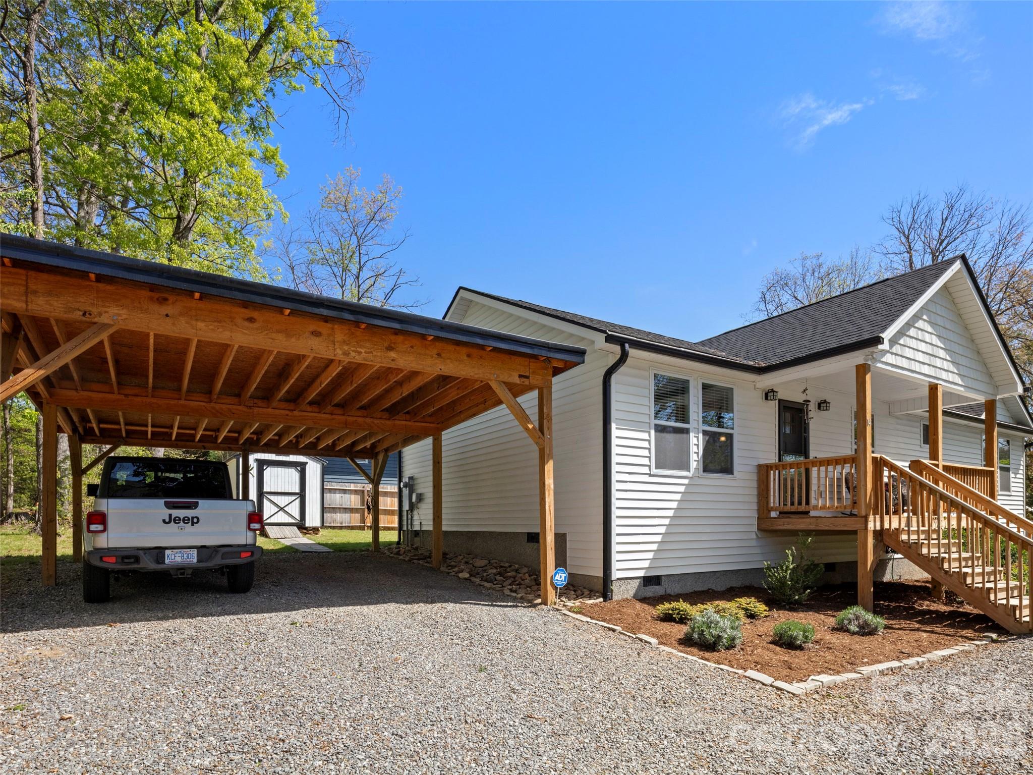 Single Family Residence at 14 Avena Street, Black Mountain, photo 3 of 24