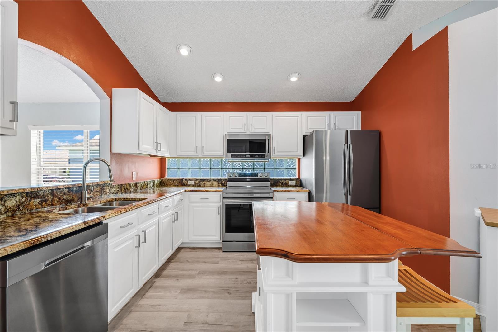 Single Family Residence at 515 LAKE DAVENPORT BLVD, DAVENPORT, photo 10 of 32