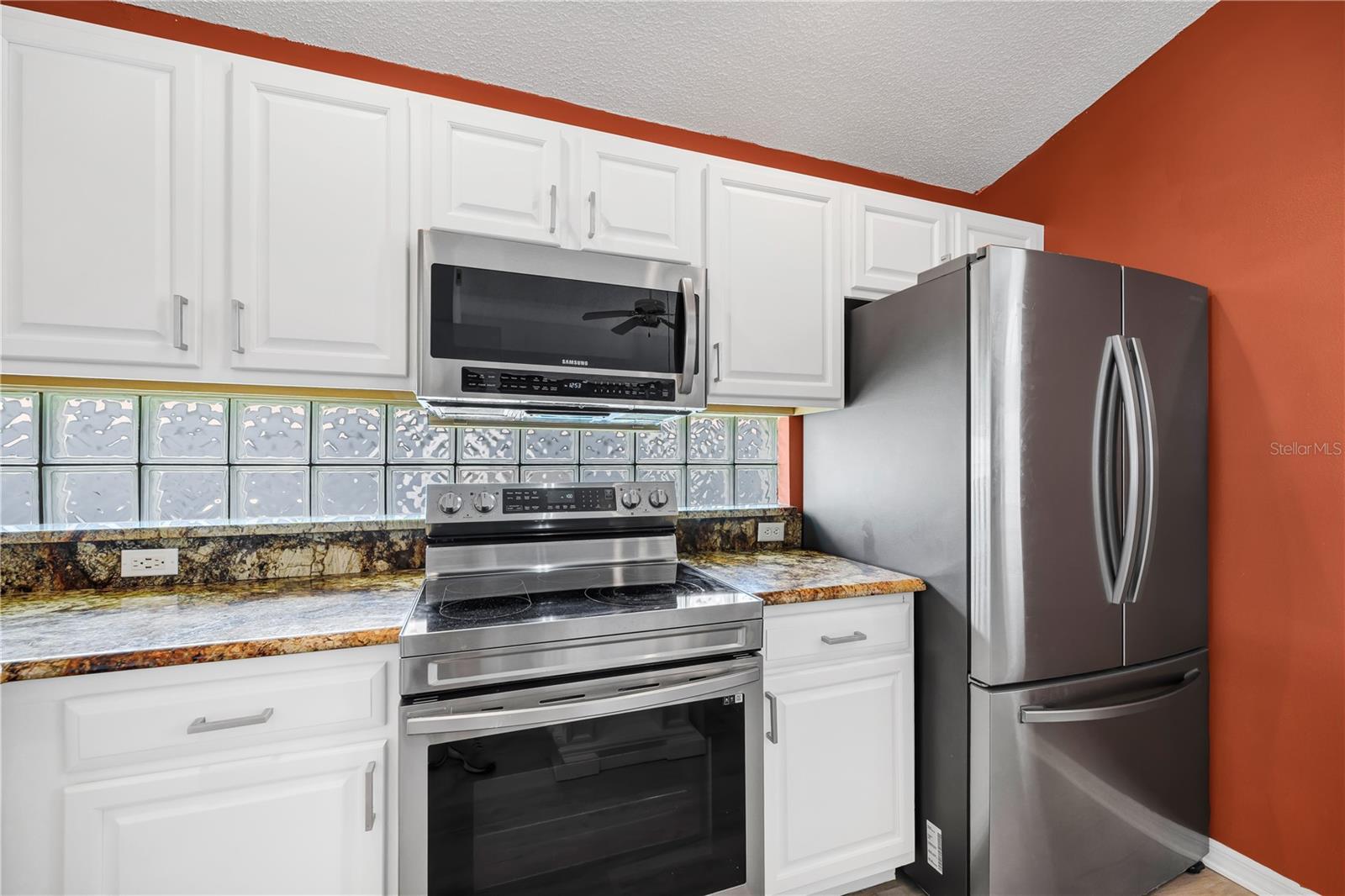 Single Family Residence at 515 LAKE DAVENPORT BLVD, DAVENPORT, photo 9 of 32