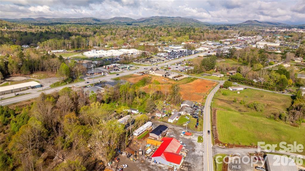 Manufactured Home Park at 1611 Old Spartanburg Road, Hendersonville, photo 2 of 12