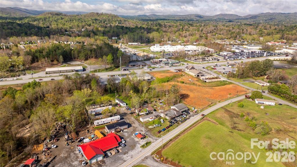 Manufactured Home Park at 1611 Old Spartanburg Road, Hendersonville, photo 3 of 12