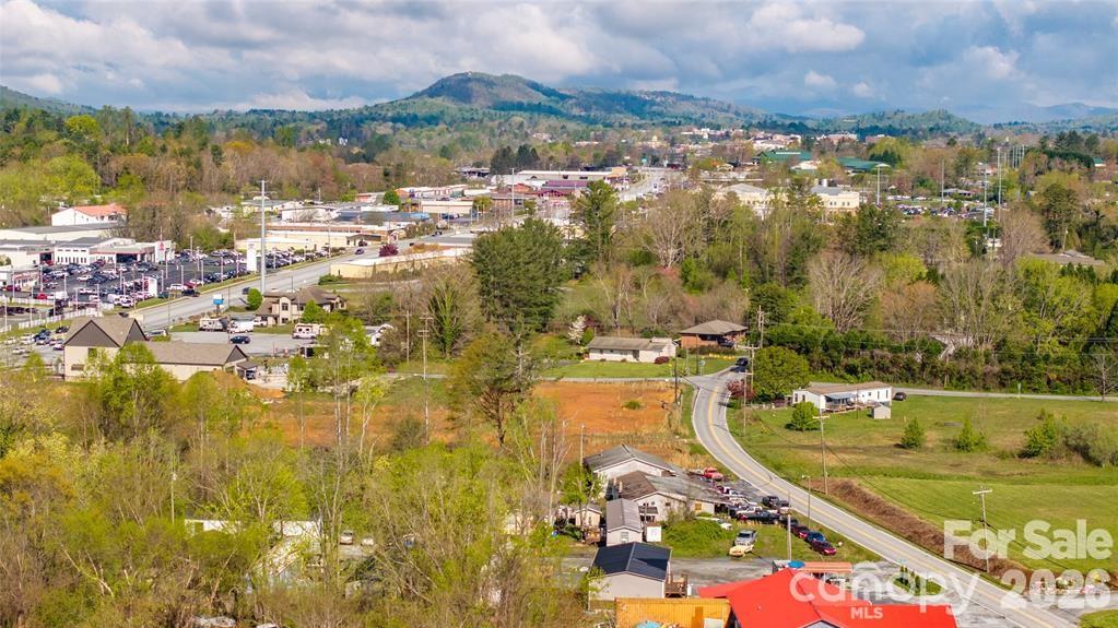 Manufactured Home Park at 1611 Old Spartanburg Road, Hendersonville, photo 8 of 12