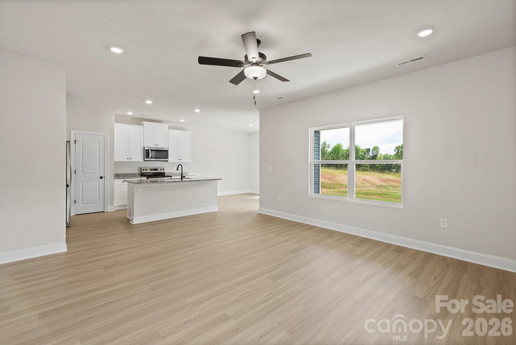 Single Family Residence at 3334 Yorkshire Drive, Gastonia, photo 2 of 18