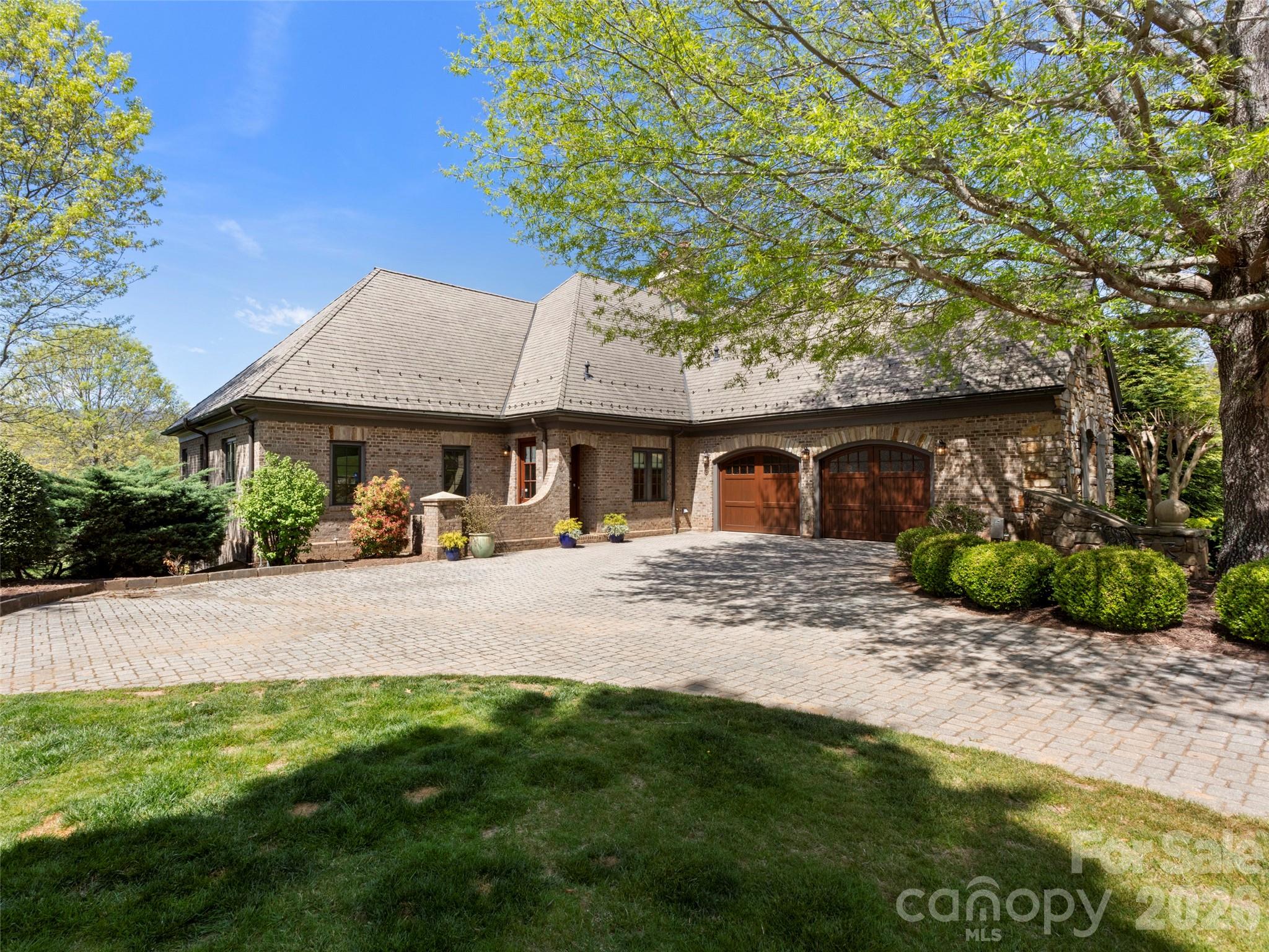 Townhouse at 14 Golfside Court, Arden, photo 4 of 45