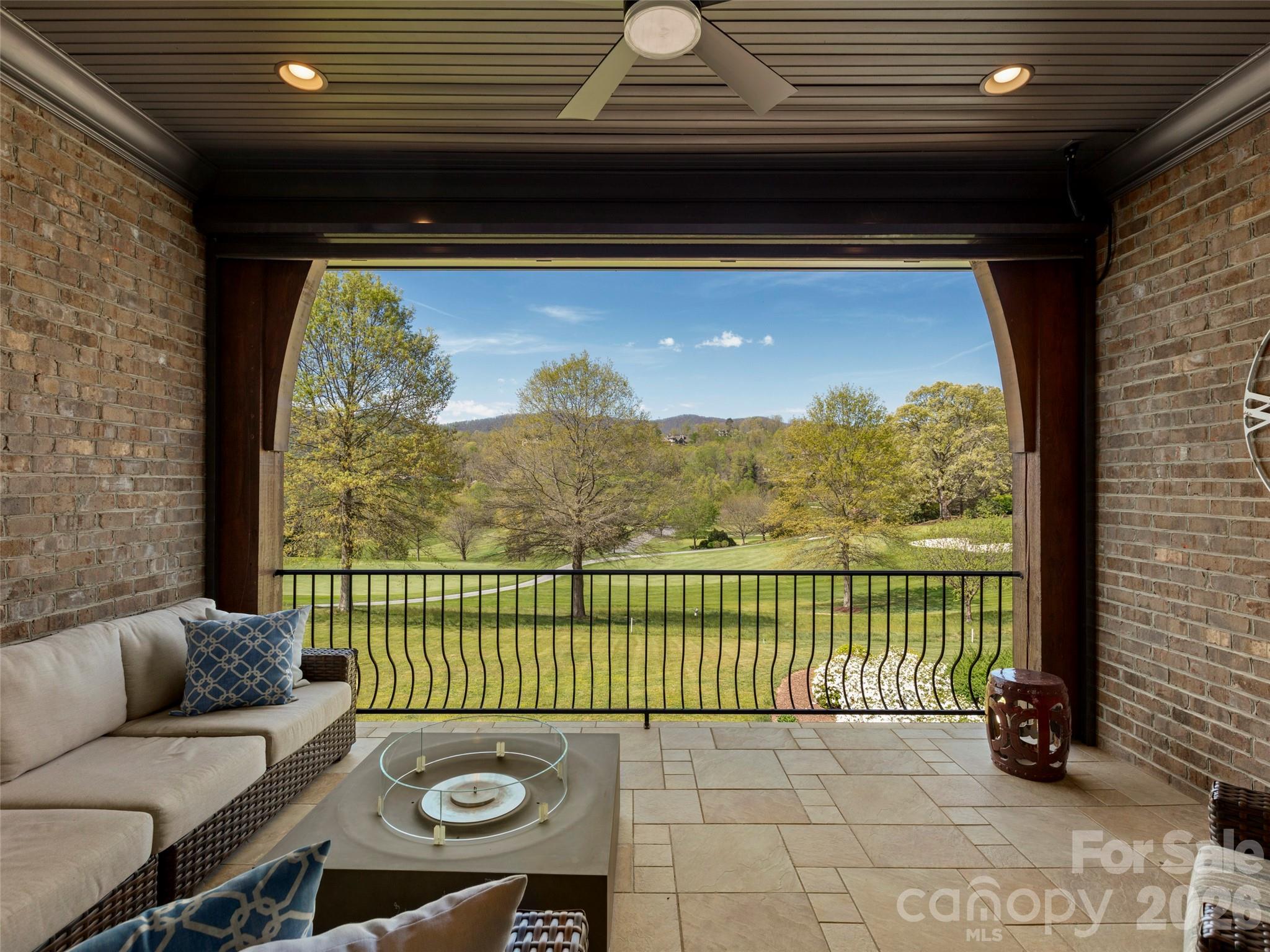 Townhouse at 14 Golfside Court, Arden, photo 23 of 45