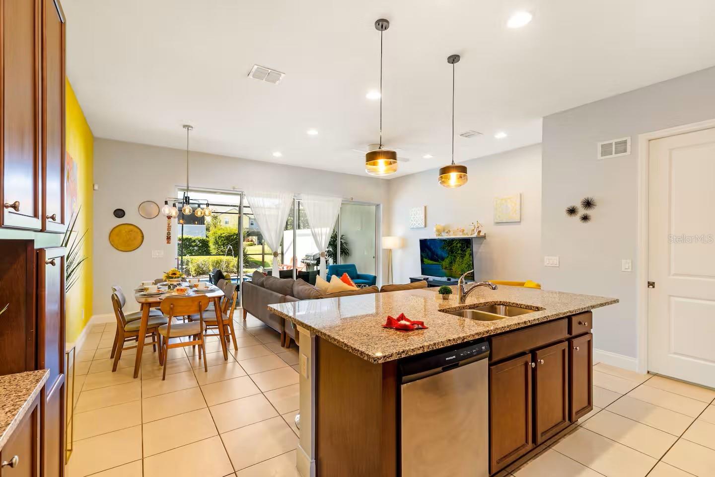 Townhouse at 313 CAPTIVA DR, DAVENPORT, photo 2 of 41
