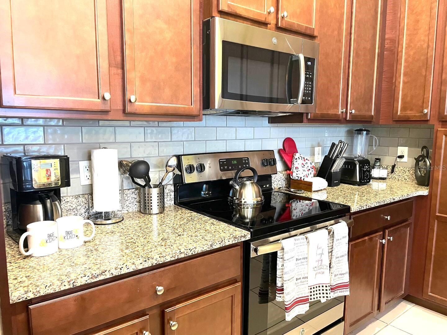 Townhouse at 313 CAPTIVA DR, DAVENPORT, photo 5 of 41
