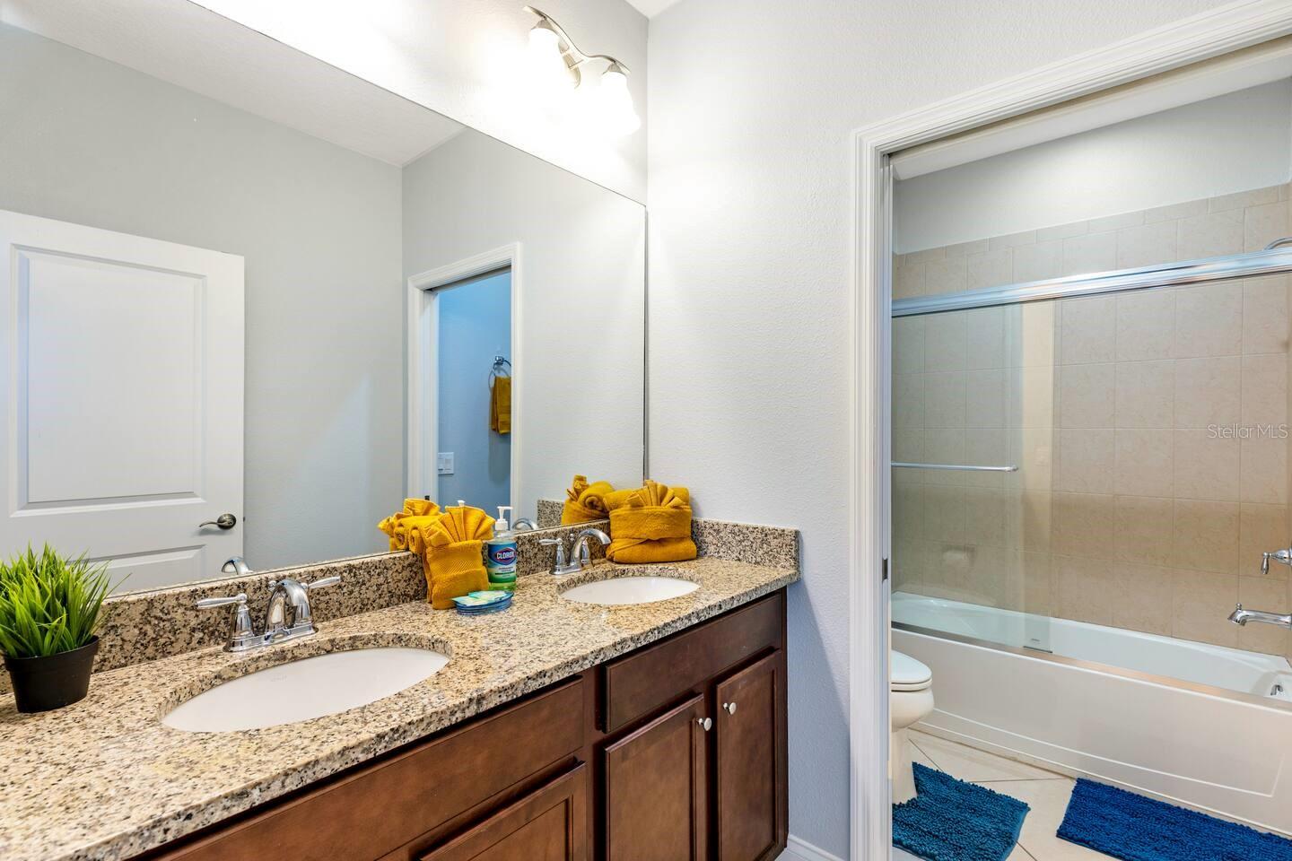 Townhouse at 313 CAPTIVA DR, DAVENPORT, photo 11 of 41