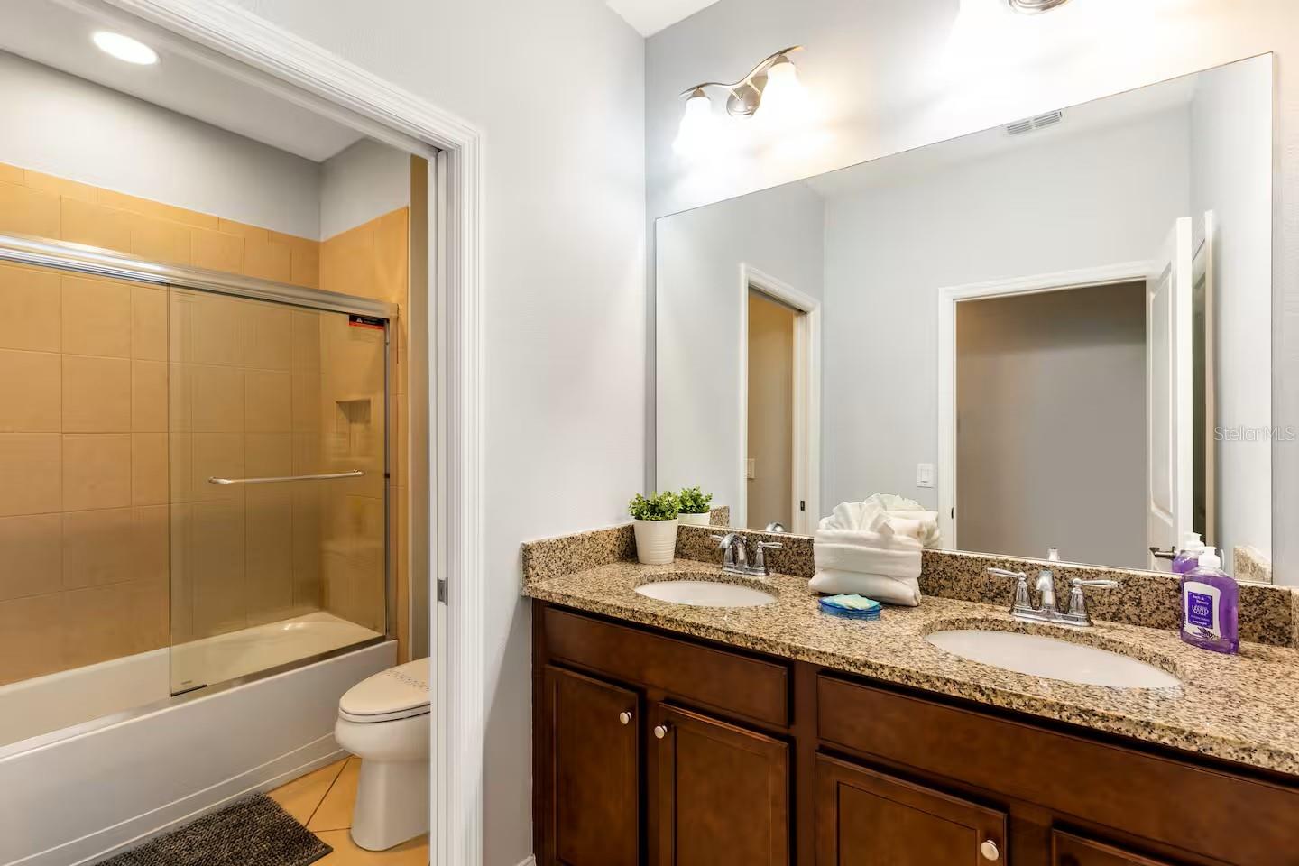 Townhouse at 313 CAPTIVA DR, DAVENPORT, photo 14 of 41