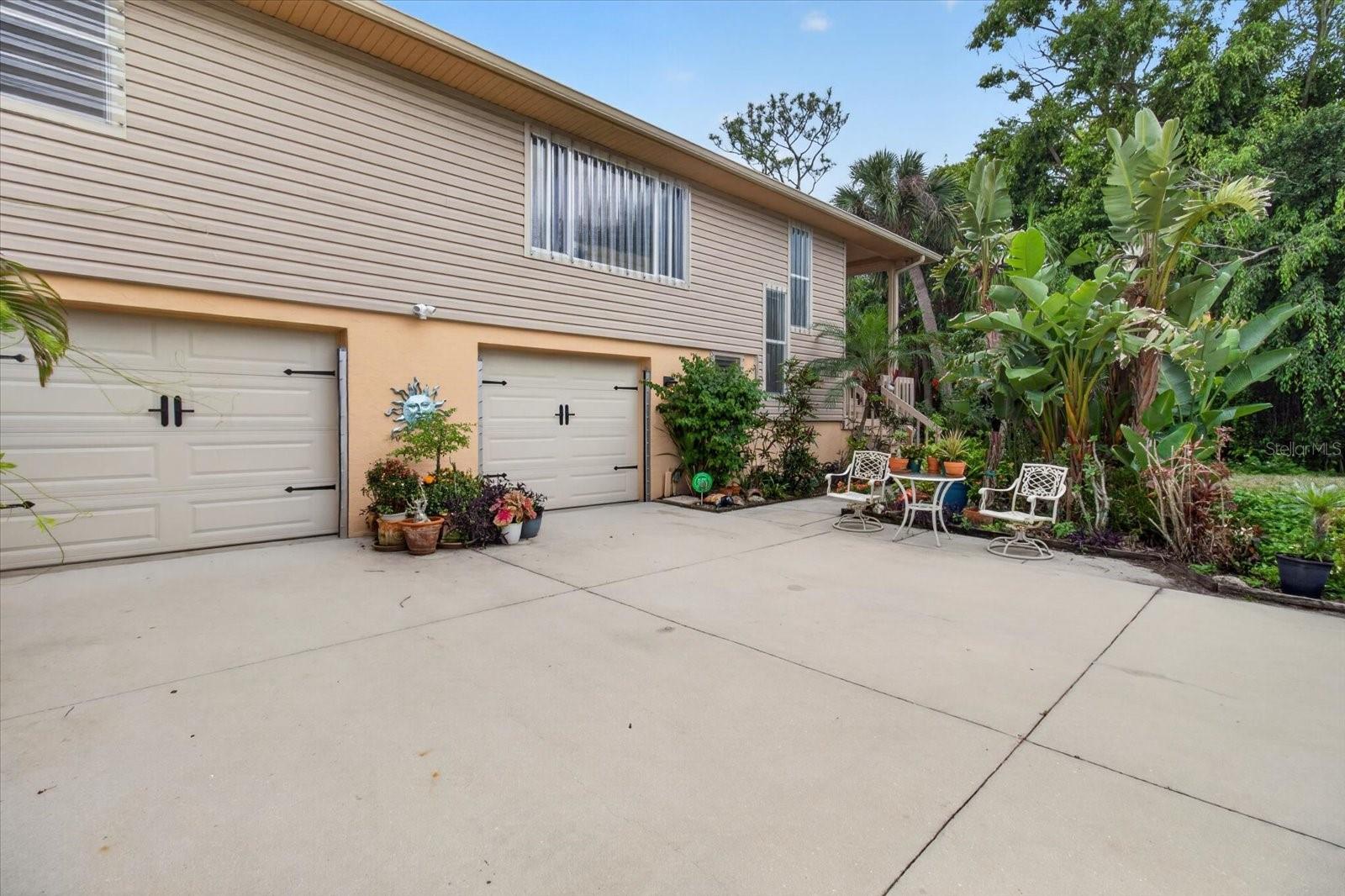 Single Family Residence at 4190 STROMBUS RD, VENICE, photo 8 of 50