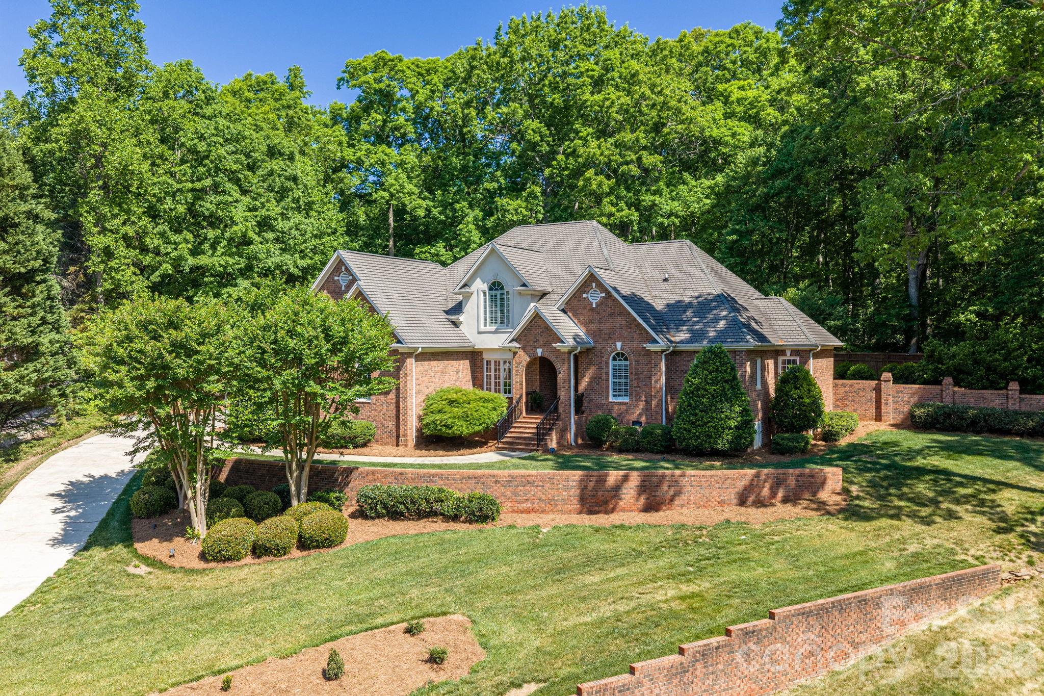 Single Family Residence at 110 Elizabeth Court, Mount Holly, photo 5 of 47