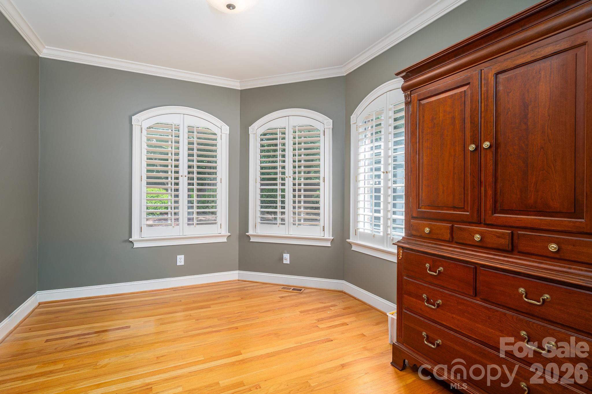Primary Sitting Area - 110 Elizabeth Court, Mount Holly