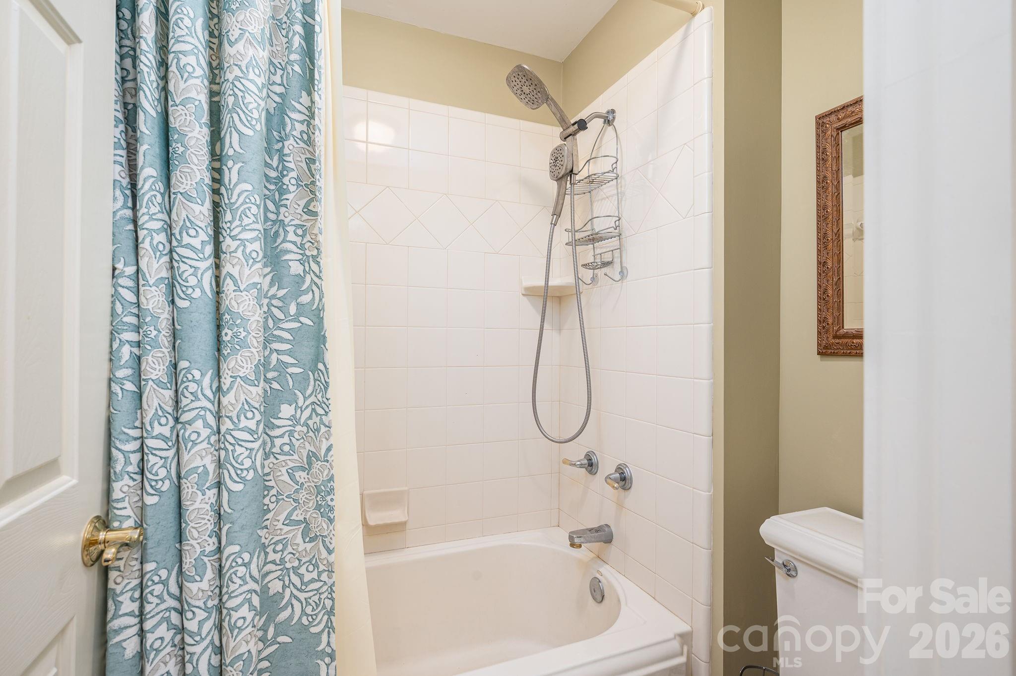 Upstairs Bath - 110 Elizabeth Court, Mount Holly