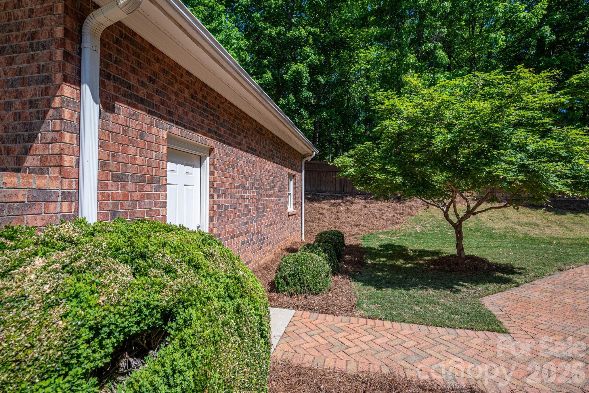 Side View Entrance Detached Garage - 110 Elizabeth Court, Mount Holly