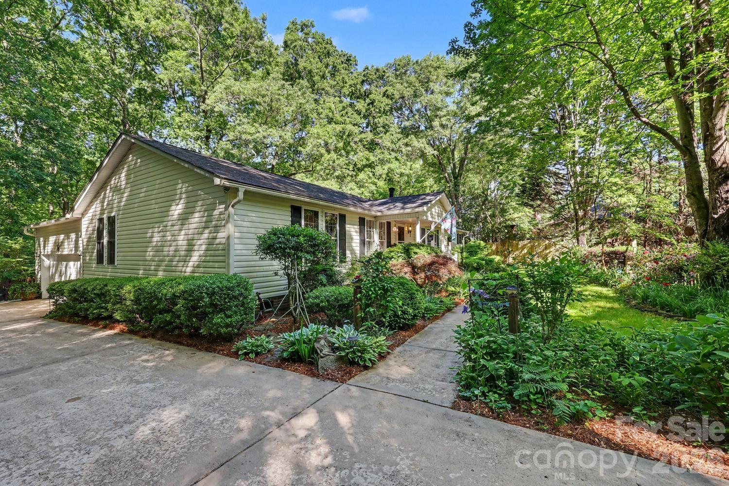 10112 Idlewild Road