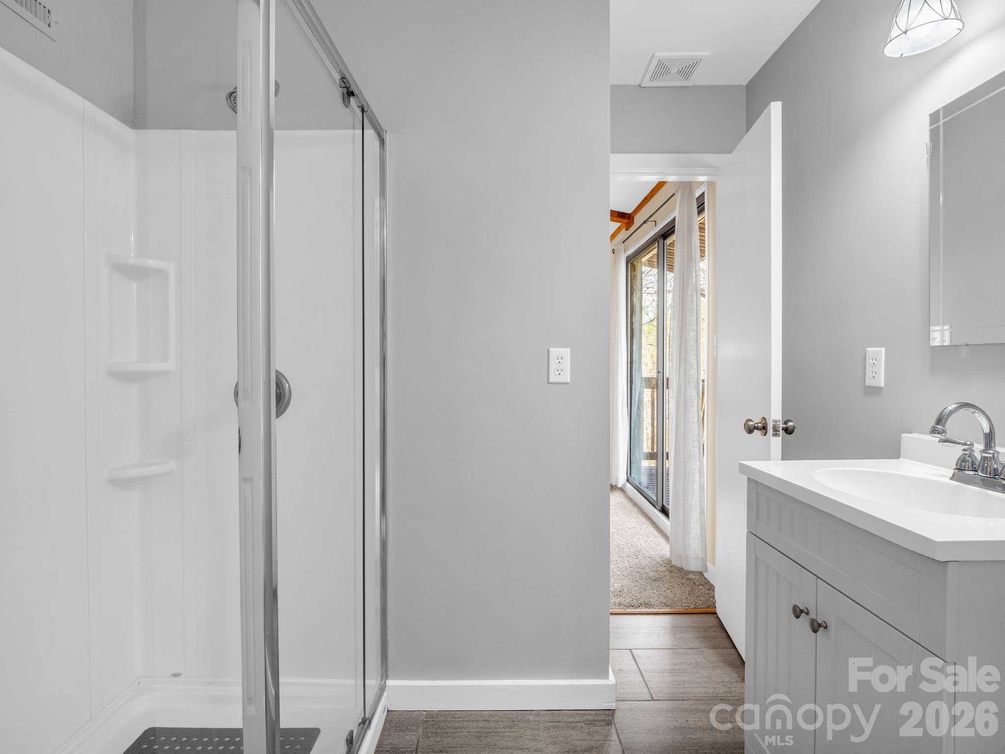 Upper Level Full Bath - 78 Wahuhu Court, Brevard
