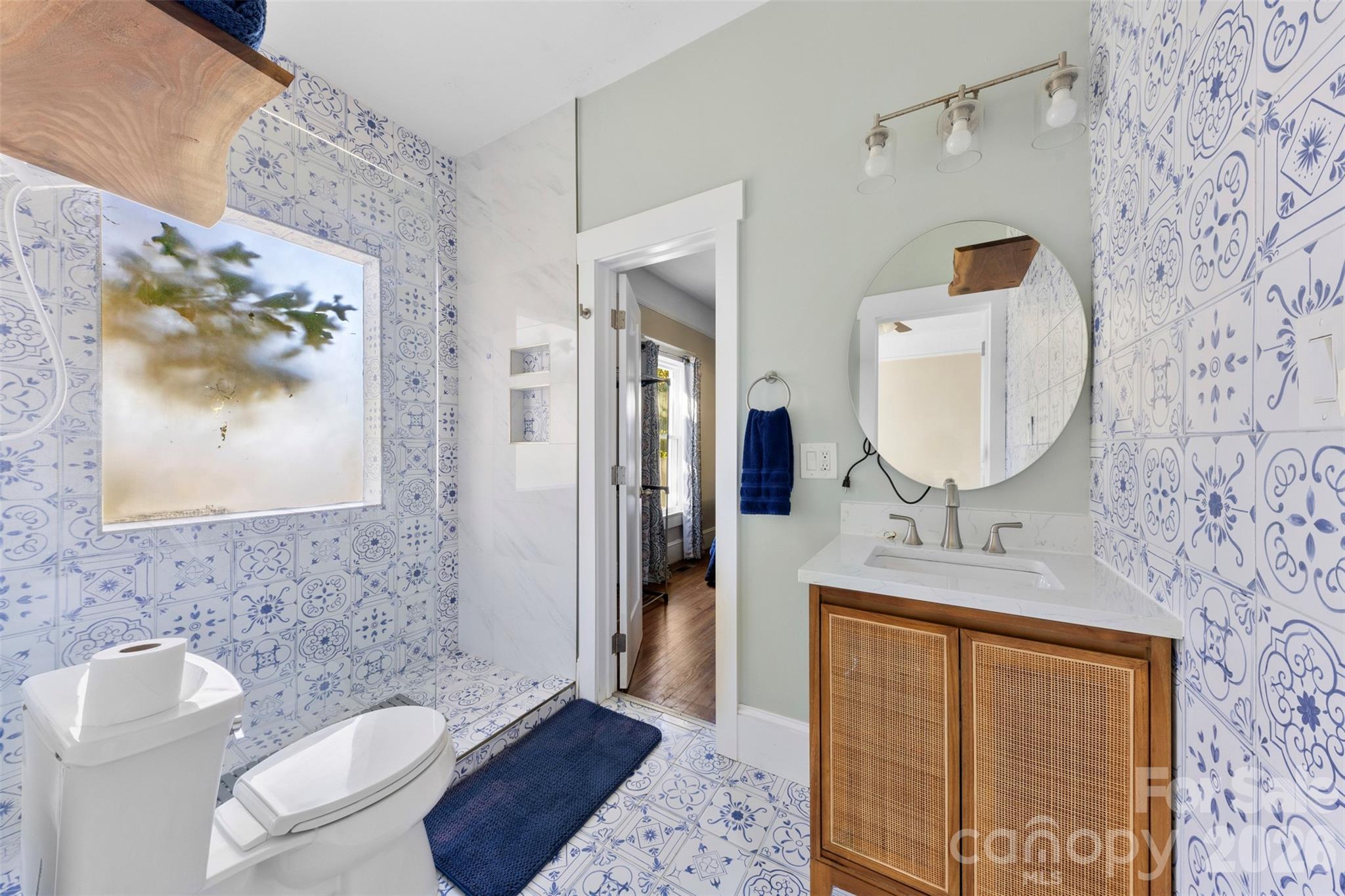 Adjoining Bathroom - 604 Pearl Avenue, Kannapolis