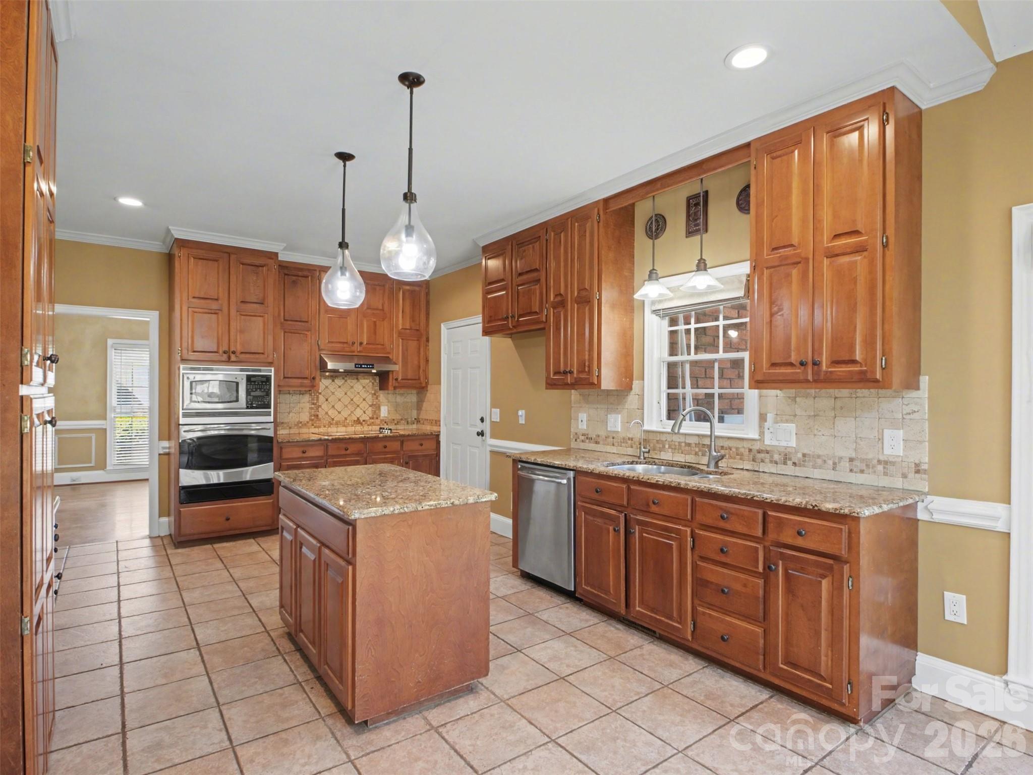 Single Family Residence at 6021 Havencrest Court NW, Concord, photo 10 of 44
