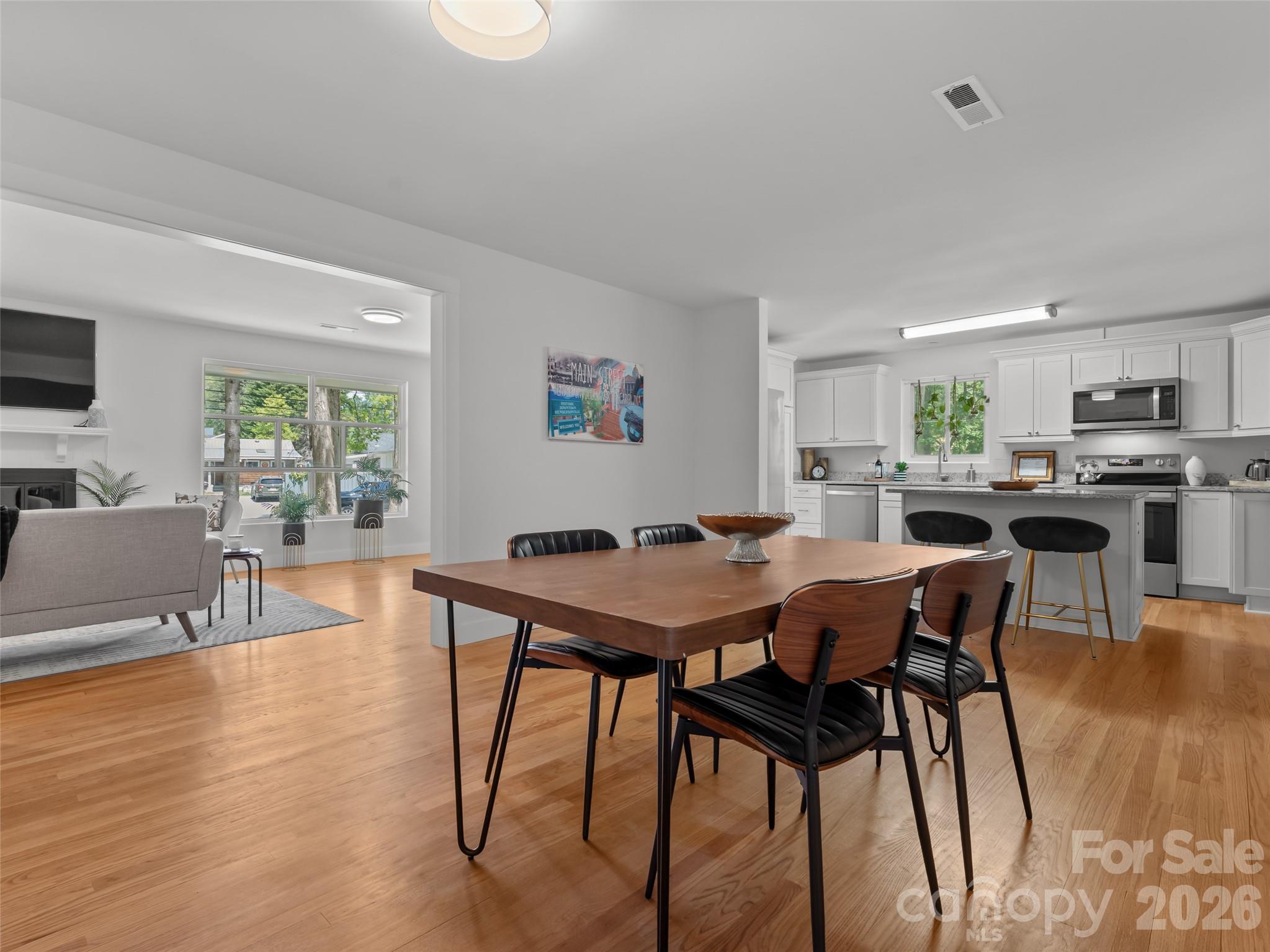 open area for parties - 1110 3rd Avenue W, Hendersonville