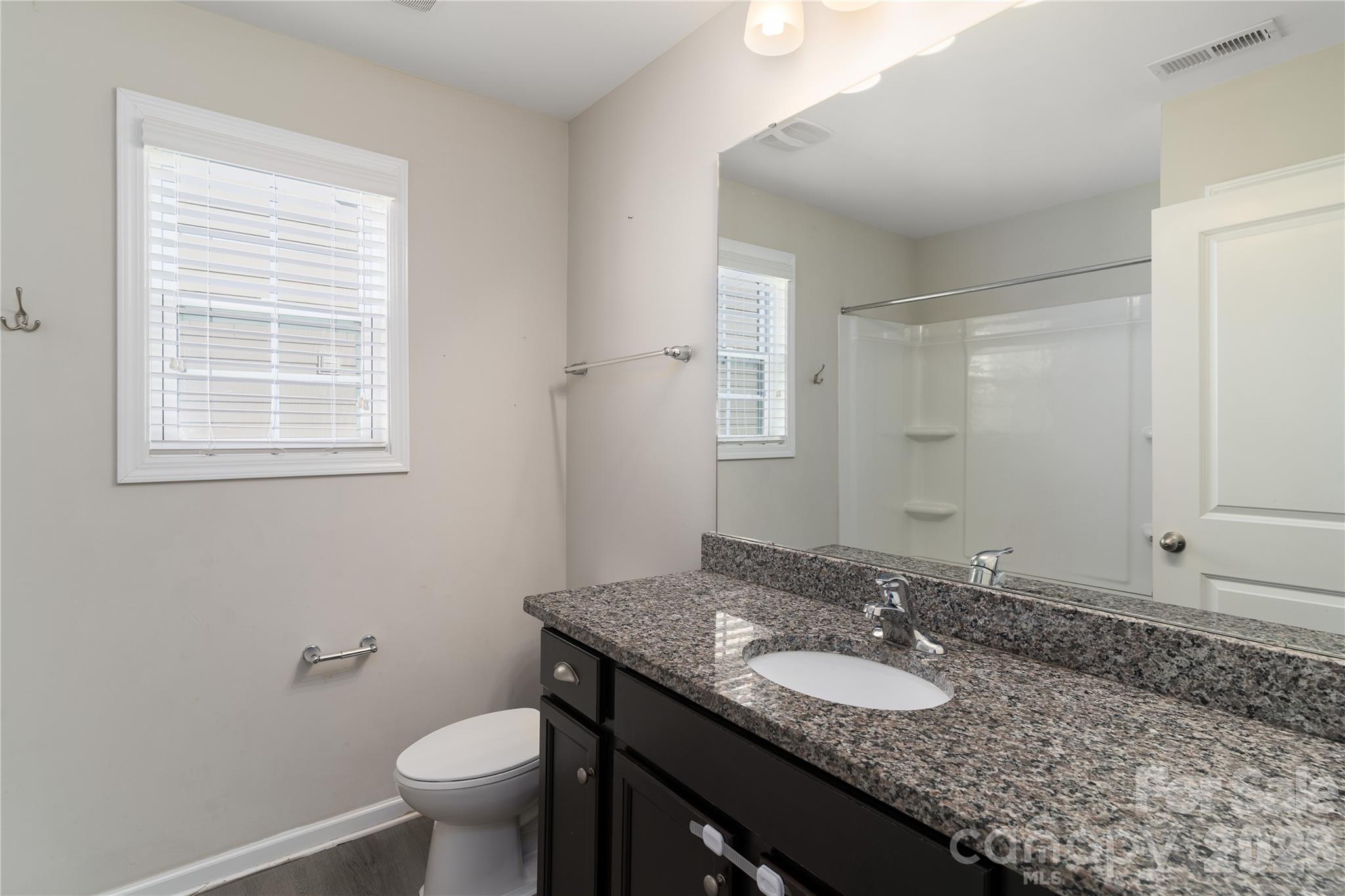Full bathroom - 118 Margo Lane, Statesville