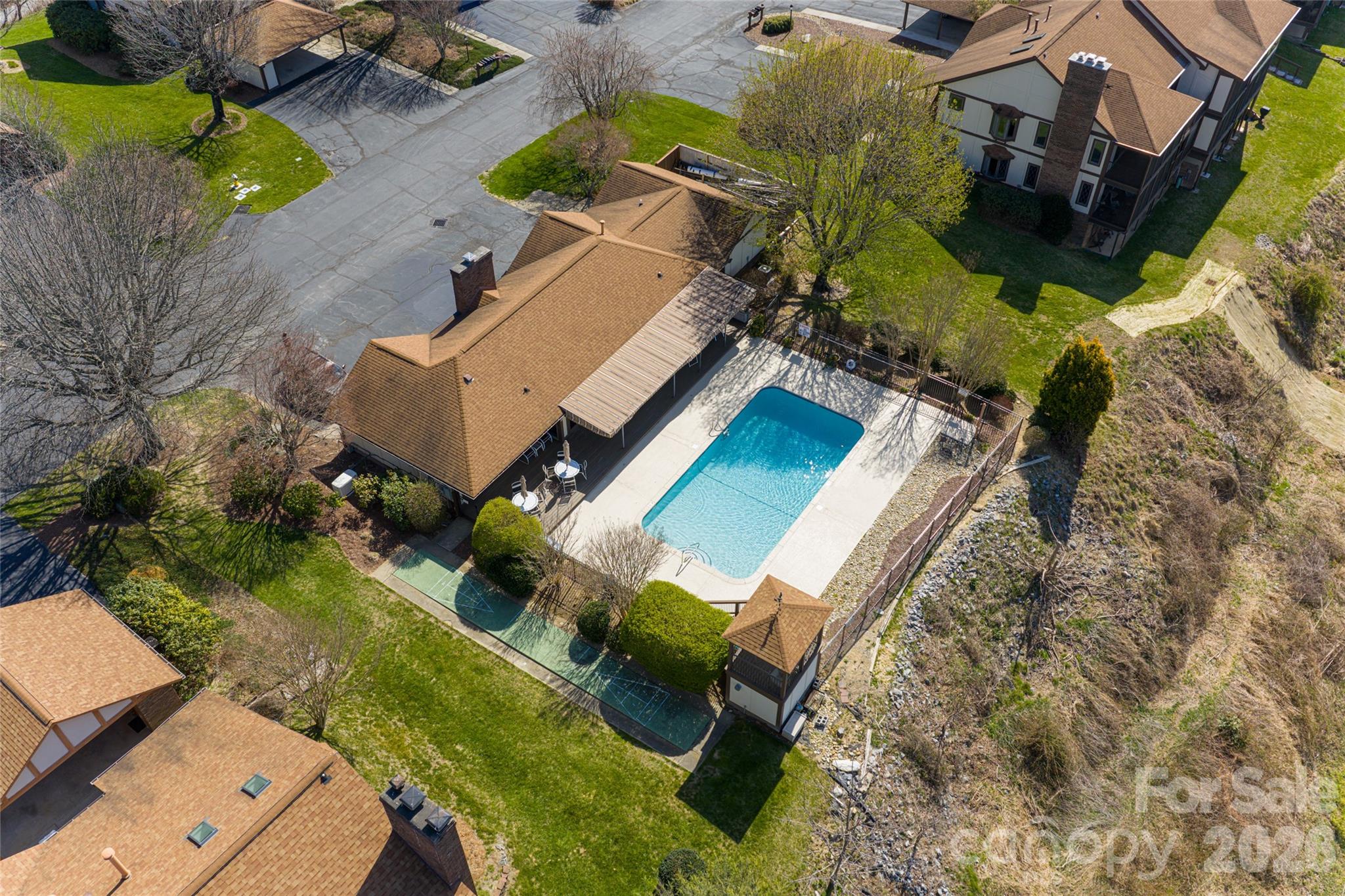 Clubhouse and Pool - 1203 Fleetwood Plaza, Hendersonville