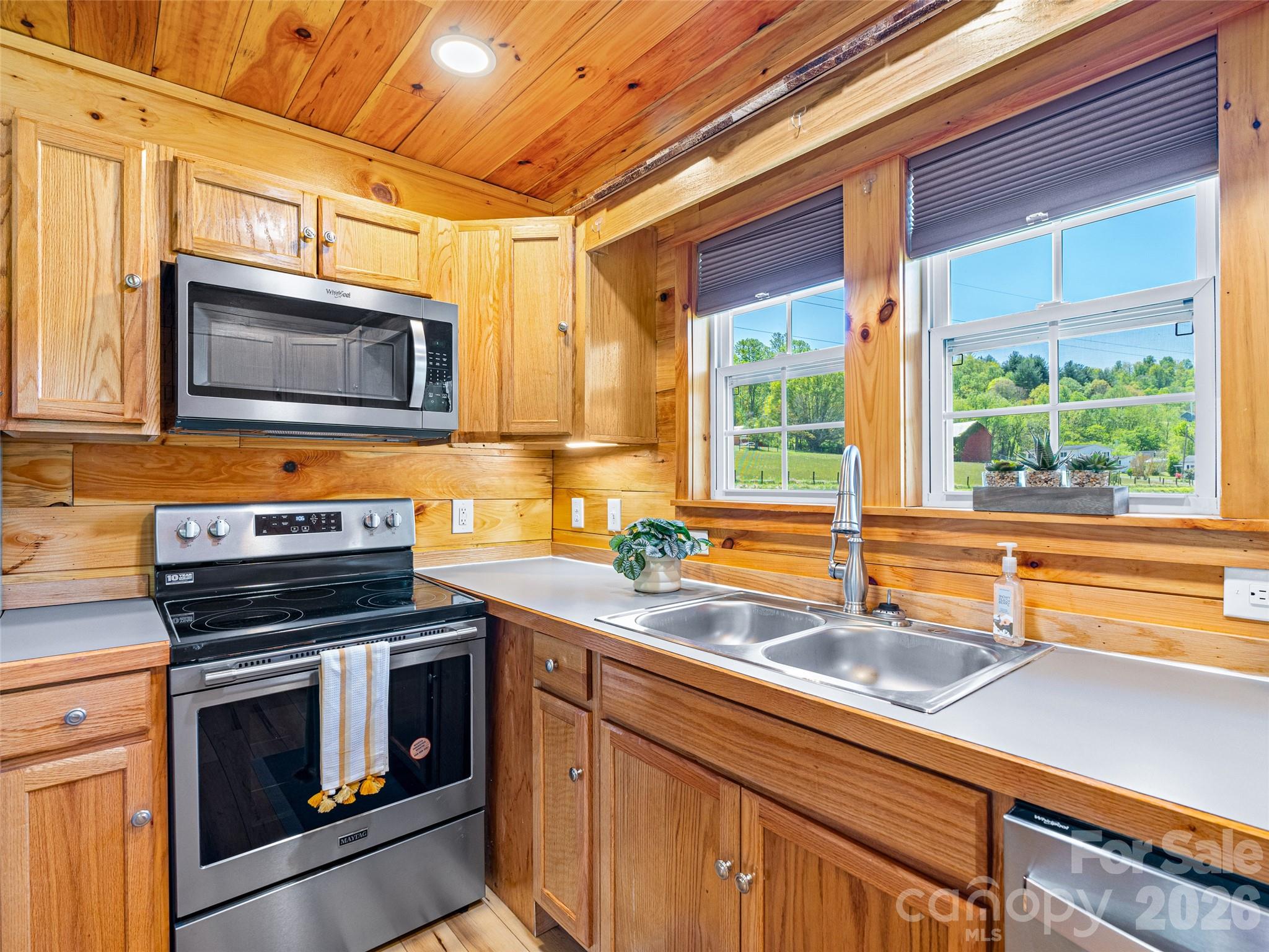 Kitchen - 5881 US 23 Highway, Mars Hill