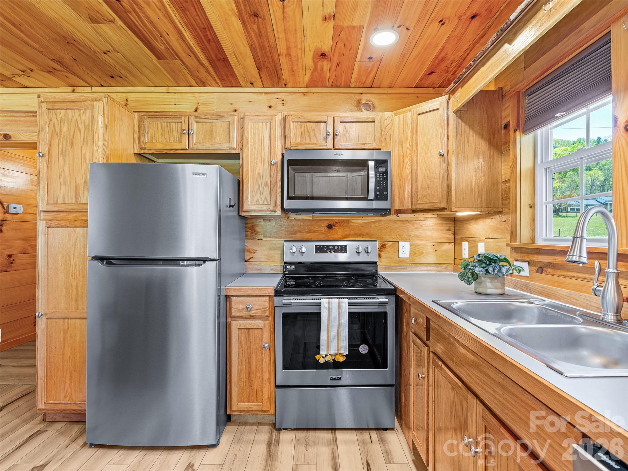 Kitchen - 5881 US 23 Highway, Mars Hill