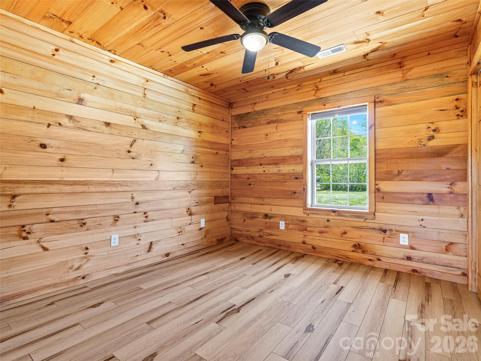 Bedroom - 5881 US 23 Highway, Mars Hill