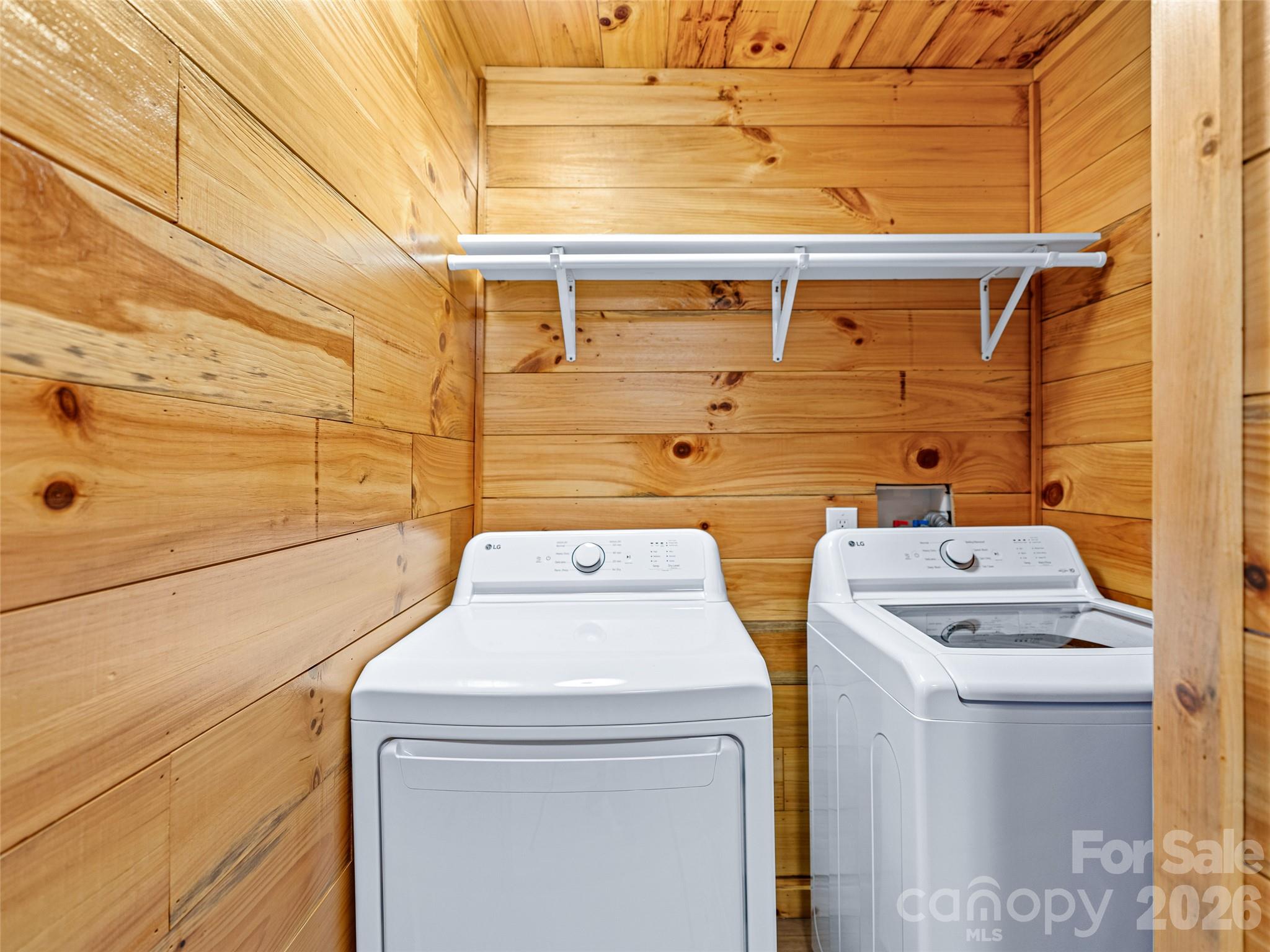 Central laundry area - 5881 US 23 Highway, Mars Hill