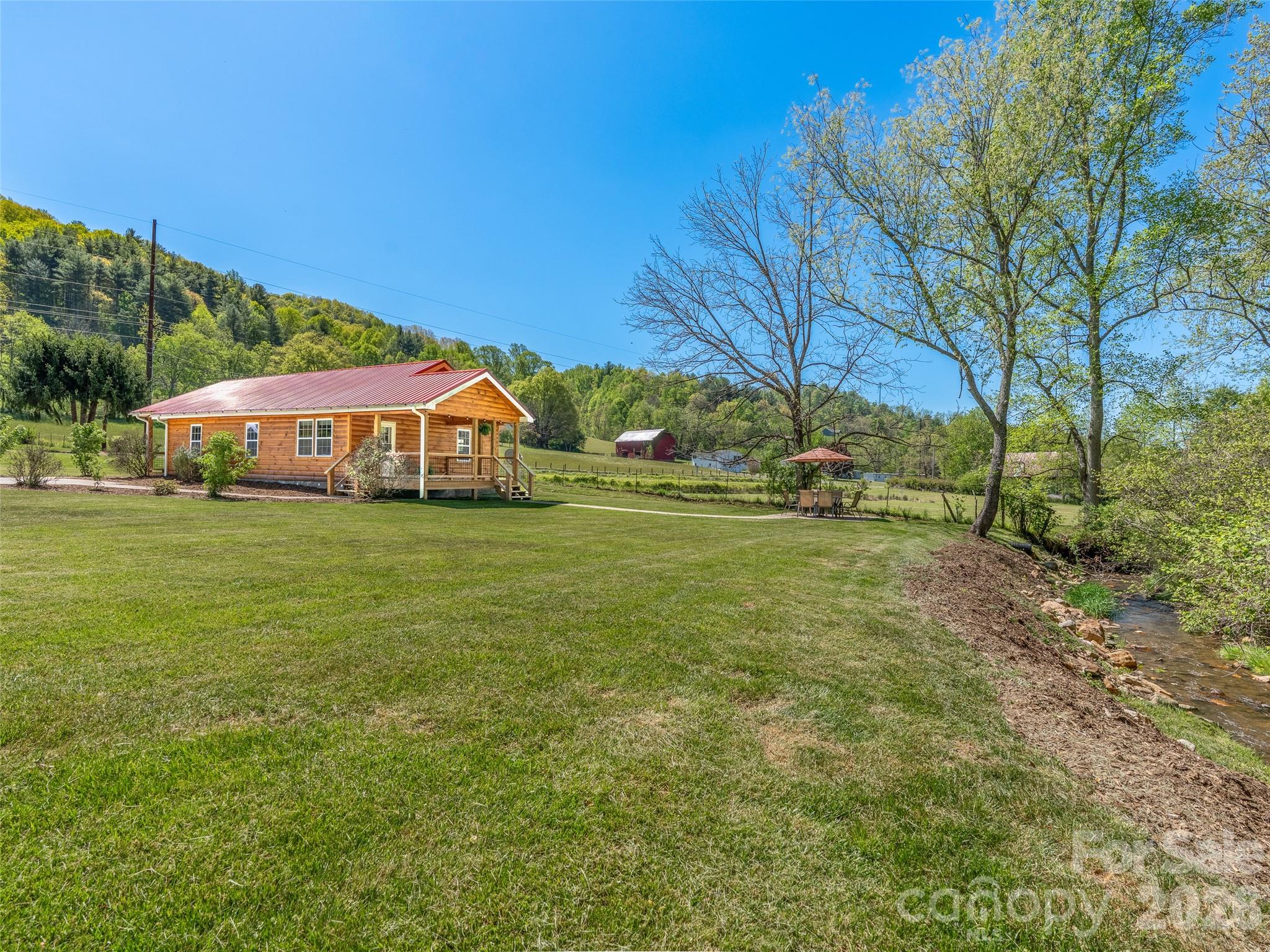 Spacious yard - 5881 US 23 Highway, Mars Hill