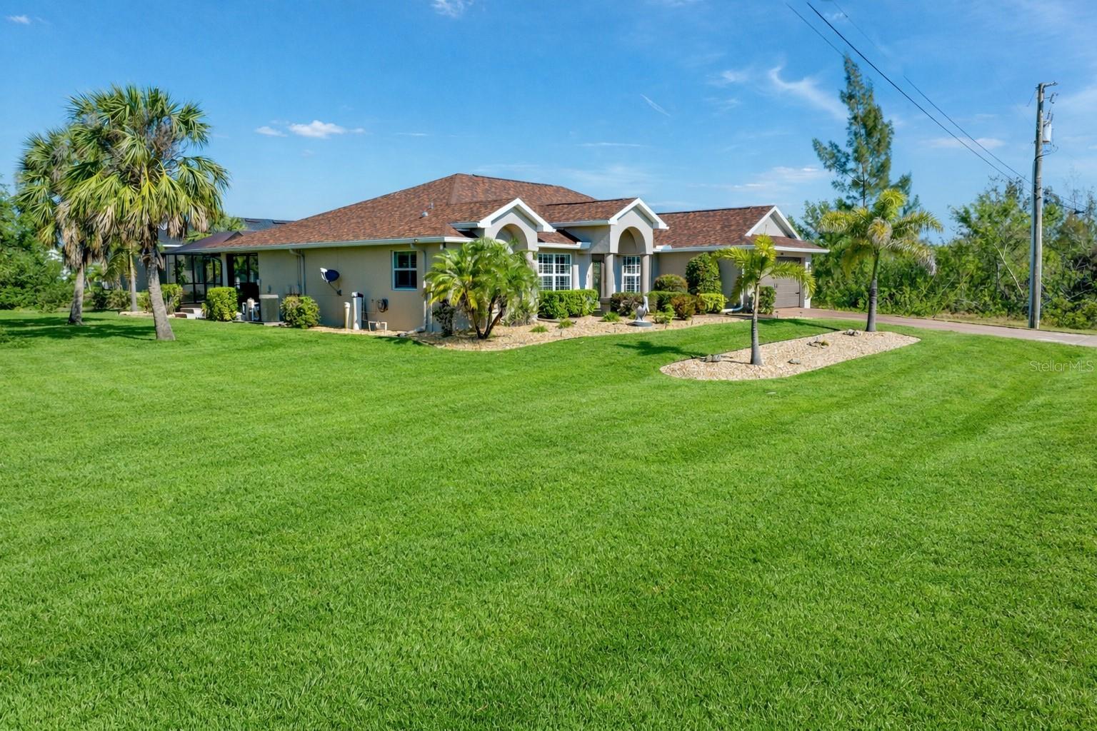 Single Family Residence at 8251 ARLEWOOD CIR, PORT CHARLOTTE, photo 3 of 65