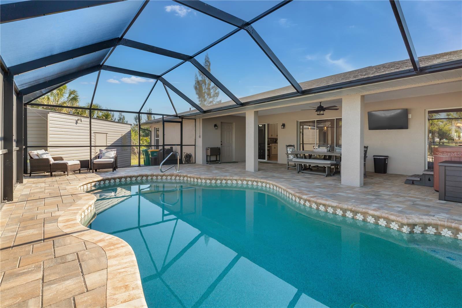 Beautiful Sparkling Saltwater Pool - 8251 ARLEWOOD CIR, PORT CHARLOTTE