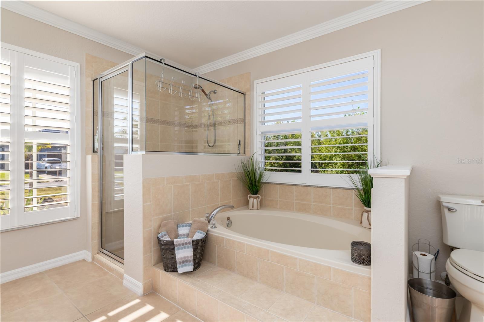 Primary Bathroom - Soaking Tub and Stand-Up Shower - 8251 ARLEWOOD CIR, PORT CHARLOTTE