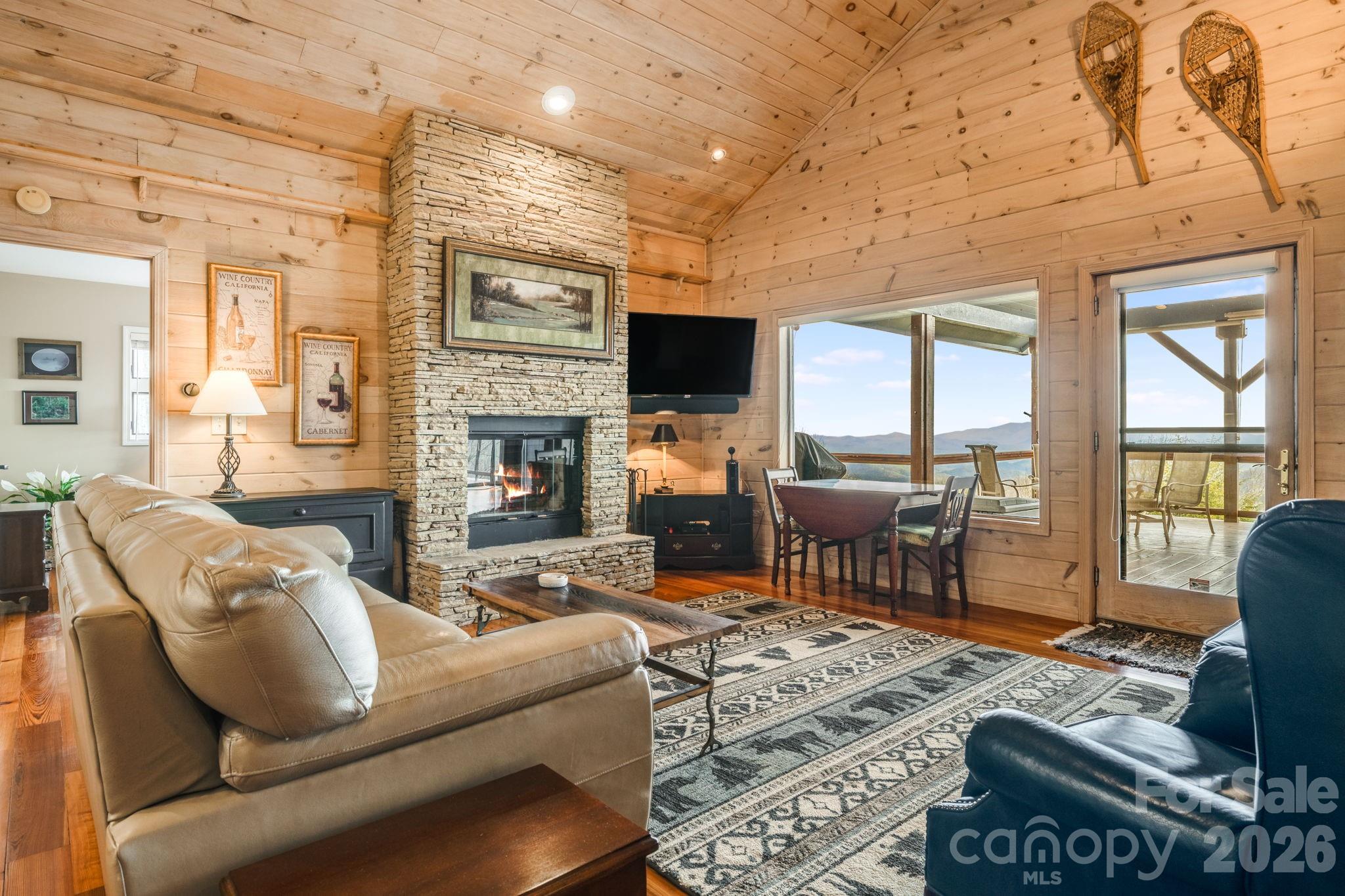 Bright and Open - 234 Upper Lookout Drive, Mars Hill