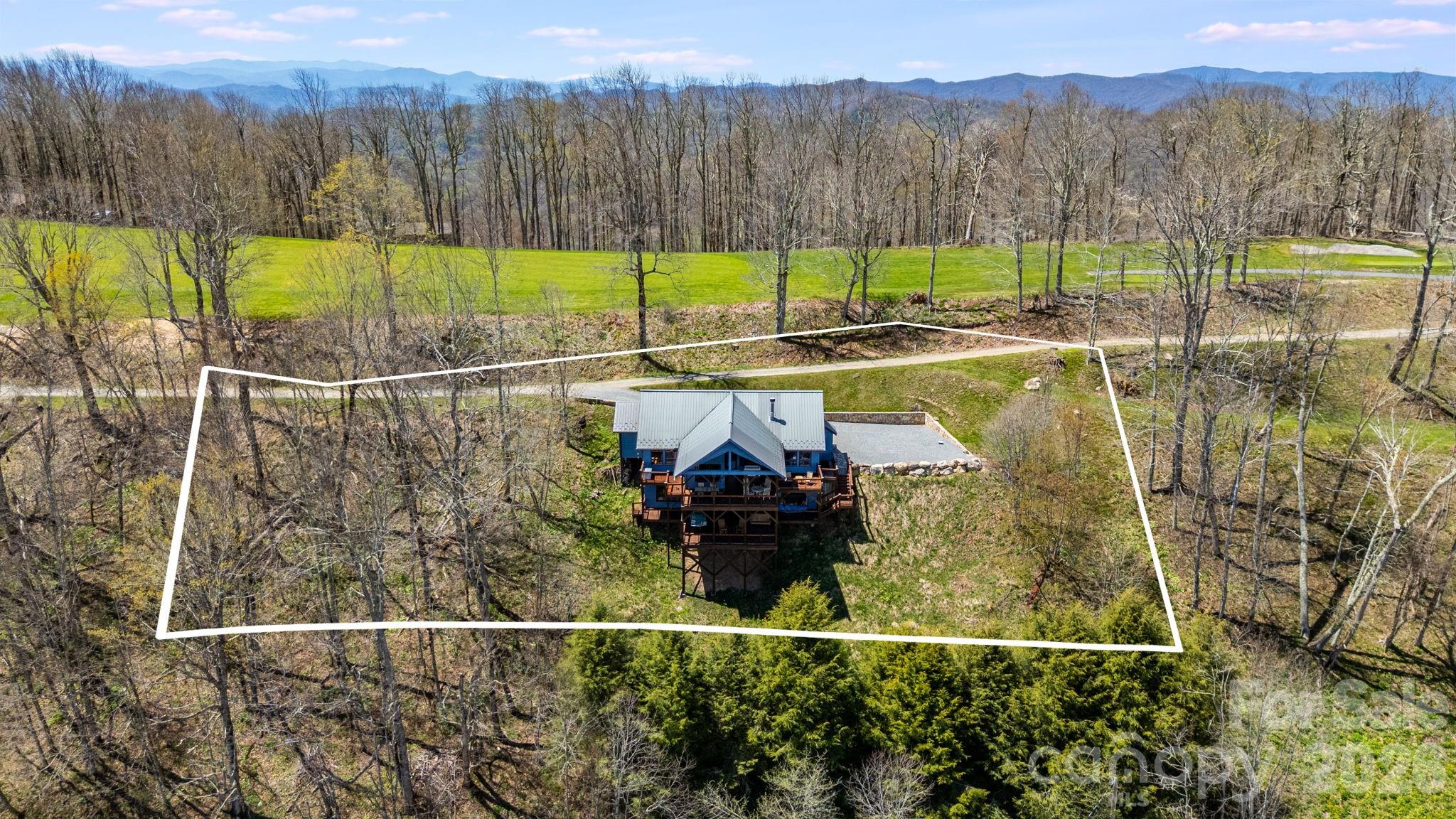 Private Setting - 234 Upper Lookout Drive, Mars Hill
