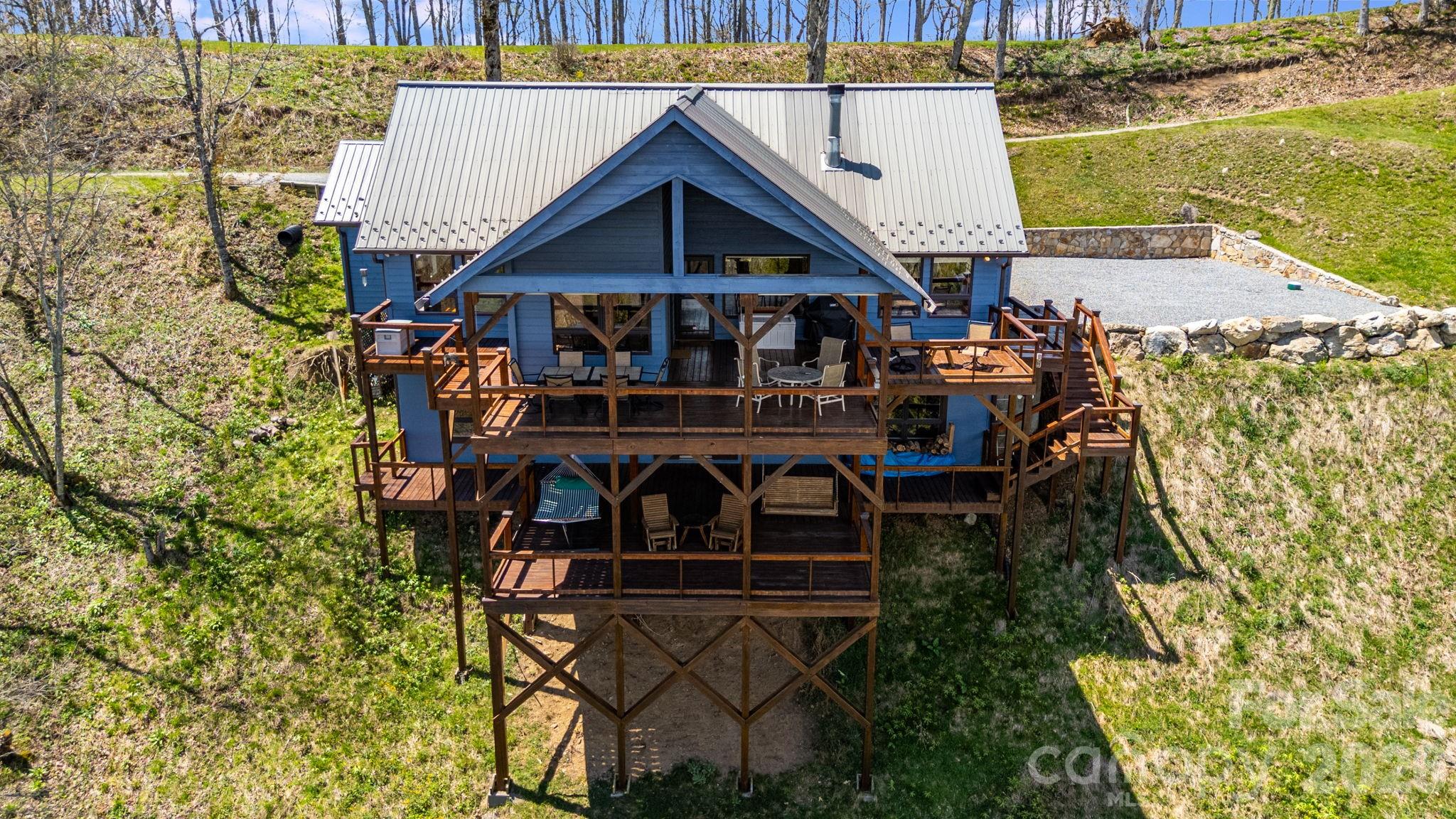 Double Decks - 234 Upper Lookout Drive, Mars Hill