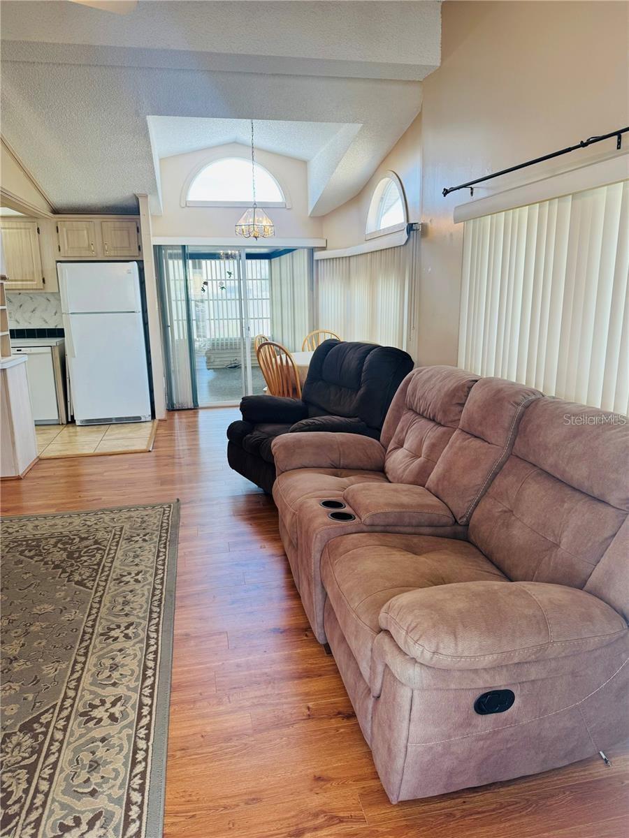 Living Room with laminate flooring - 917 ST GEORGE DR, DAVENPORT