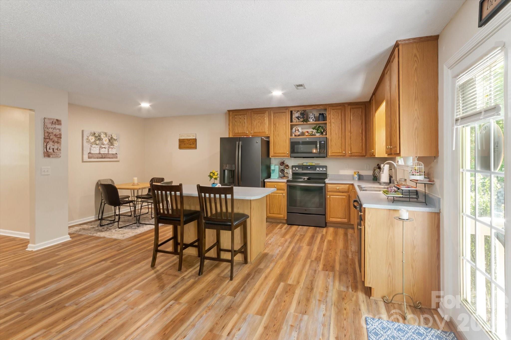 Ktchen open to the family room - 12 Hutchinson Woods, Fletcher