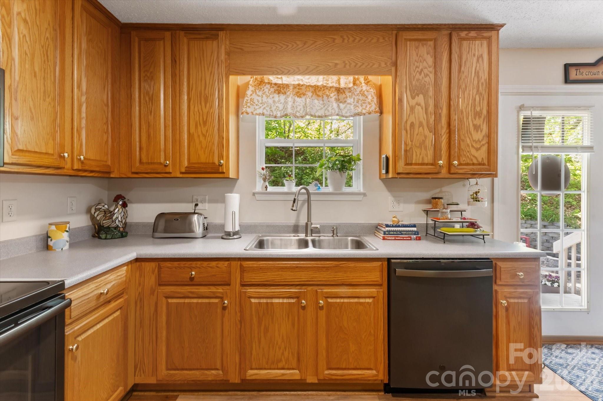Single Family Residence at 12 Hutchinson Woods, Fletcher, photo 12 of 37