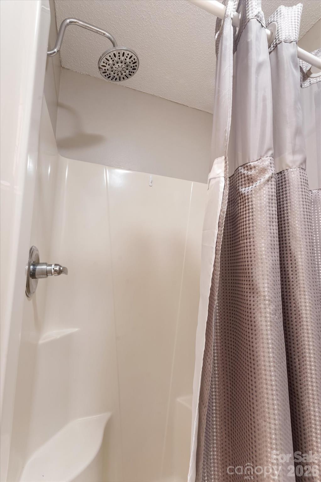 Separate shower - 12 Hutchinson Woods, Fletcher