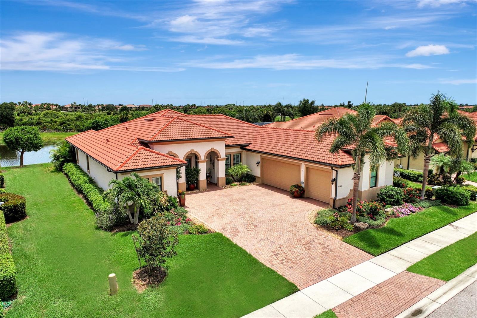 More than 3611 Sq Ft under air - 10965 BULLRUSH DR, VENICE