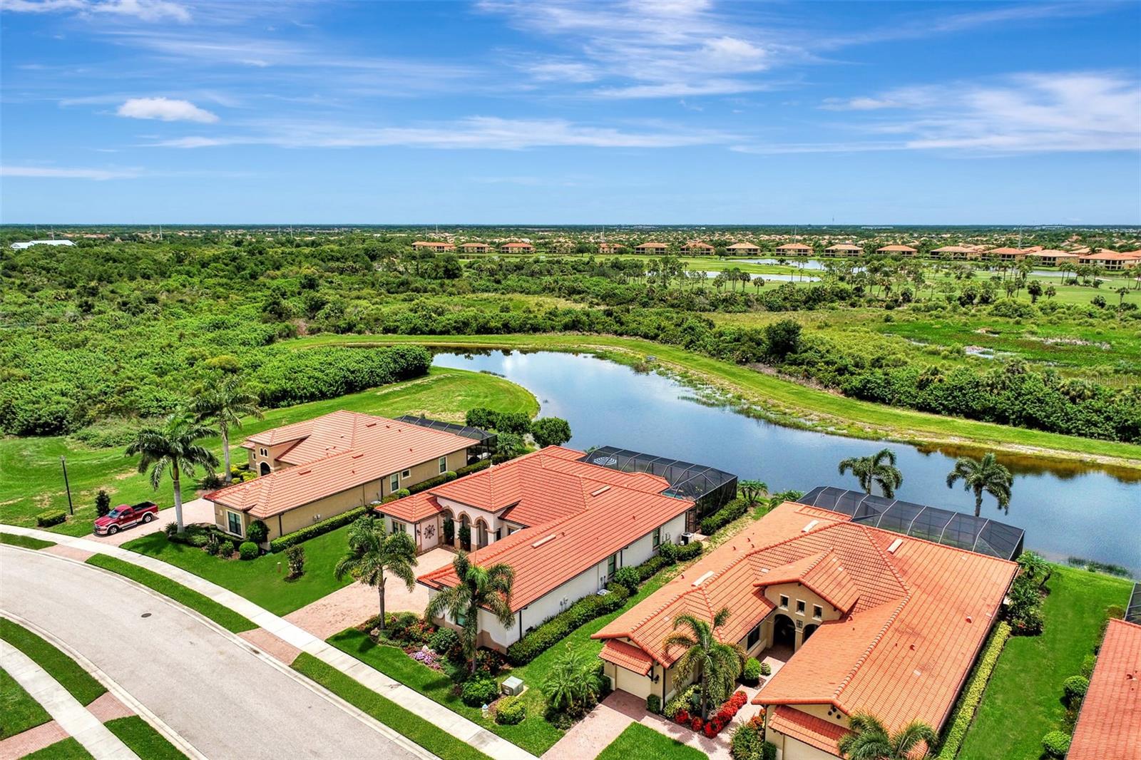 Situated on a quiet cul-de-sac overlooking water and the 15th green - 10965 BULLRUSH DR, VENICE