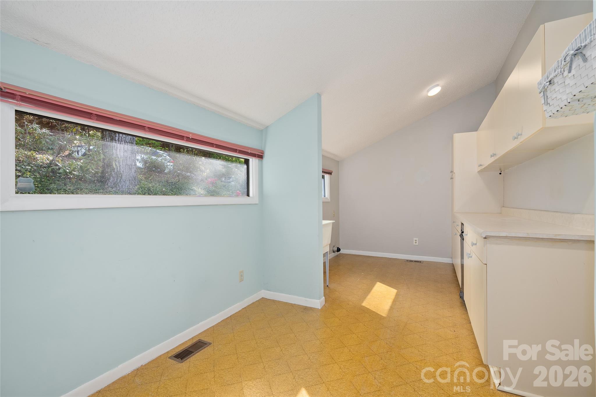 Single Family Residence at 110 Crestwood Road, Asheville, photo 24 of 48