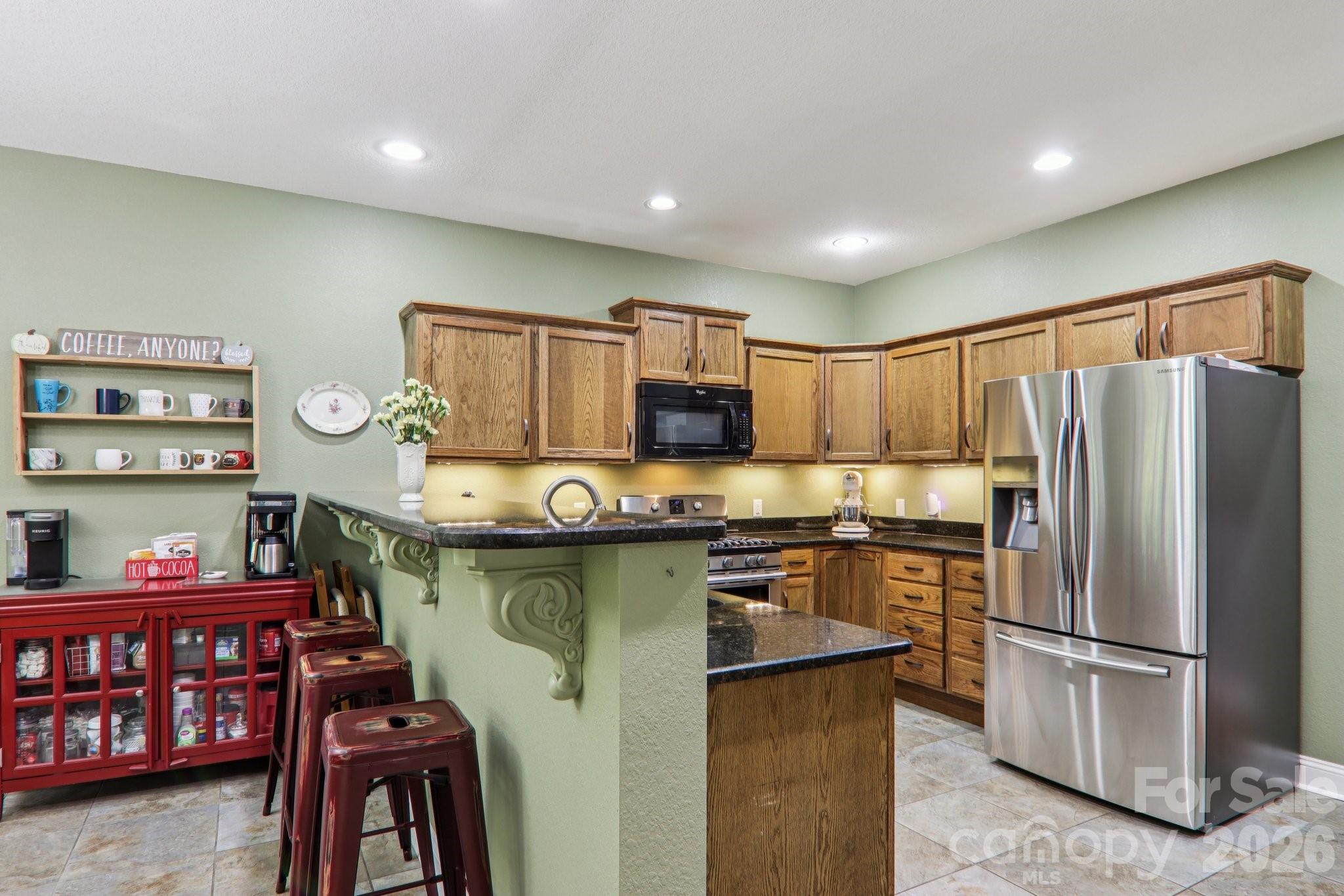 Spacious Kitchen - 6 Wagon Trace, Flat Rock