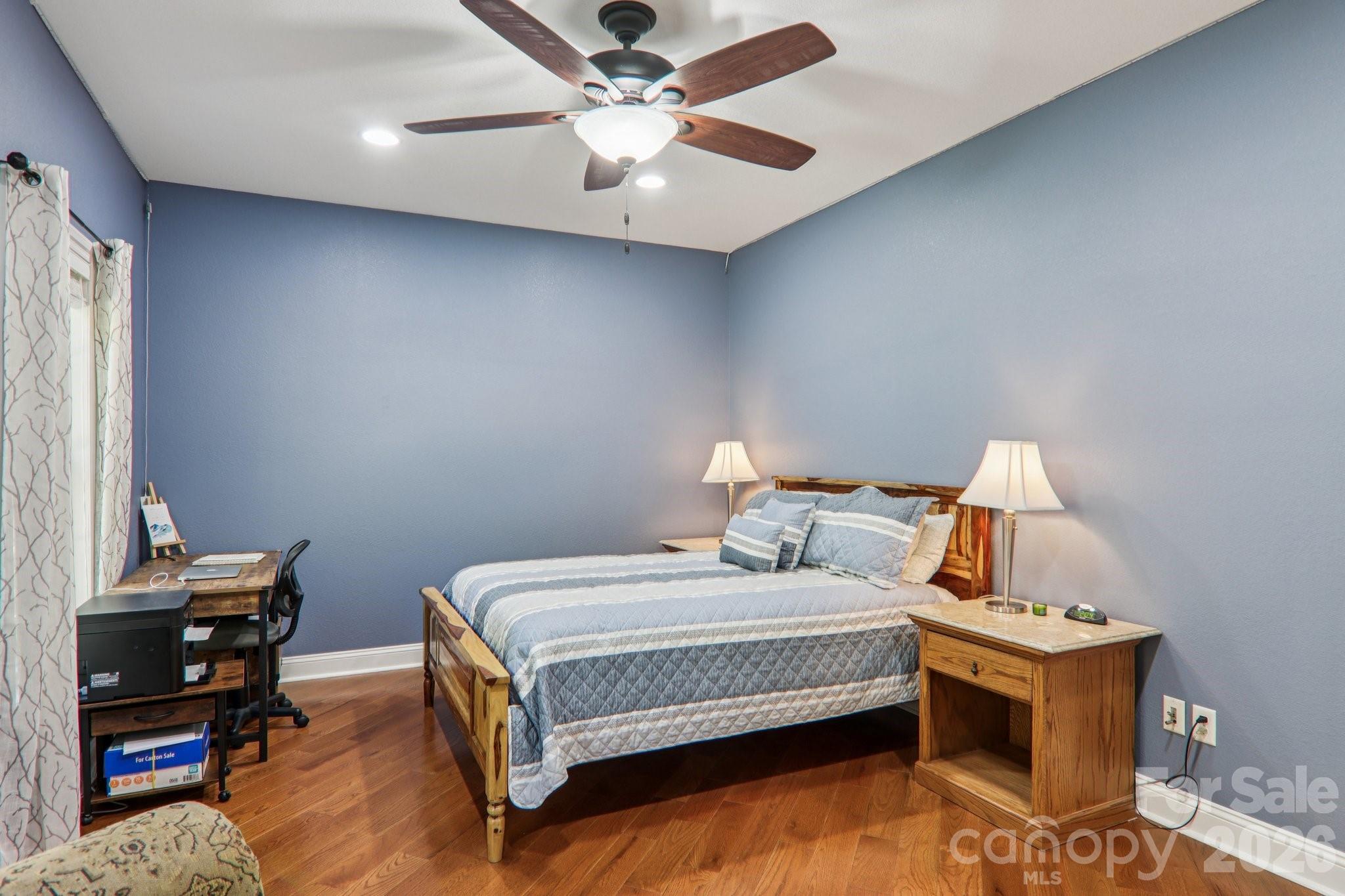 Main level guest bedroom - 6 Wagon Trace, Flat Rock