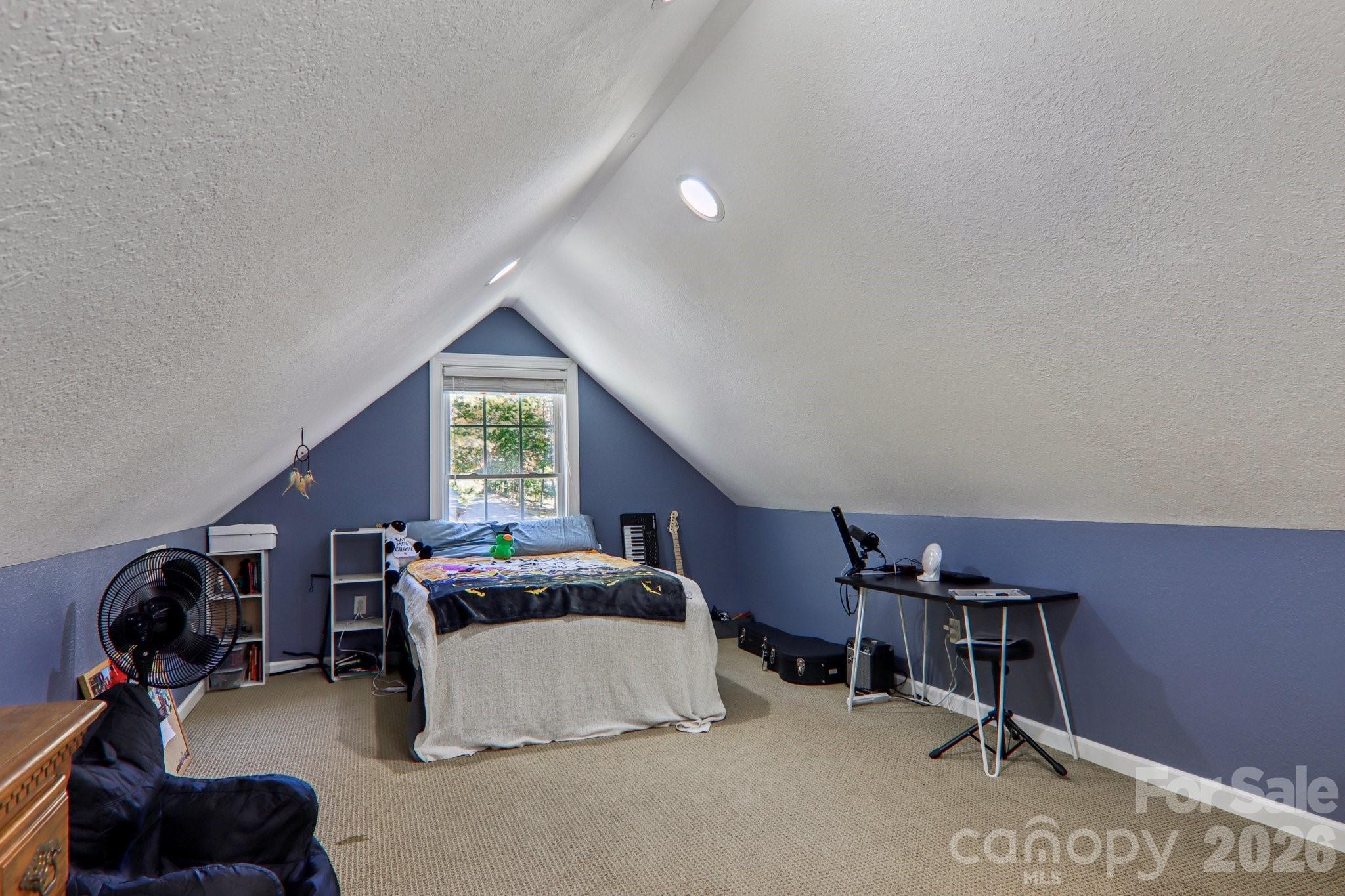 Upper bedroom - 6 Wagon Trace, Flat Rock