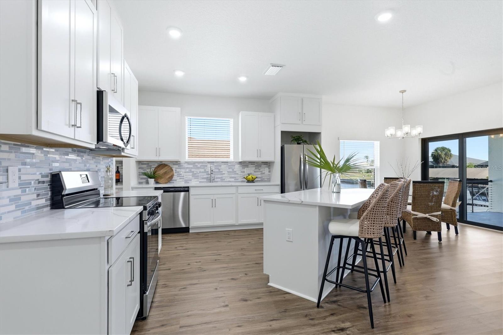 Open arrangement great for entertaining family and friends - 12387 MINOT AVE, PORT CHARLOTTE