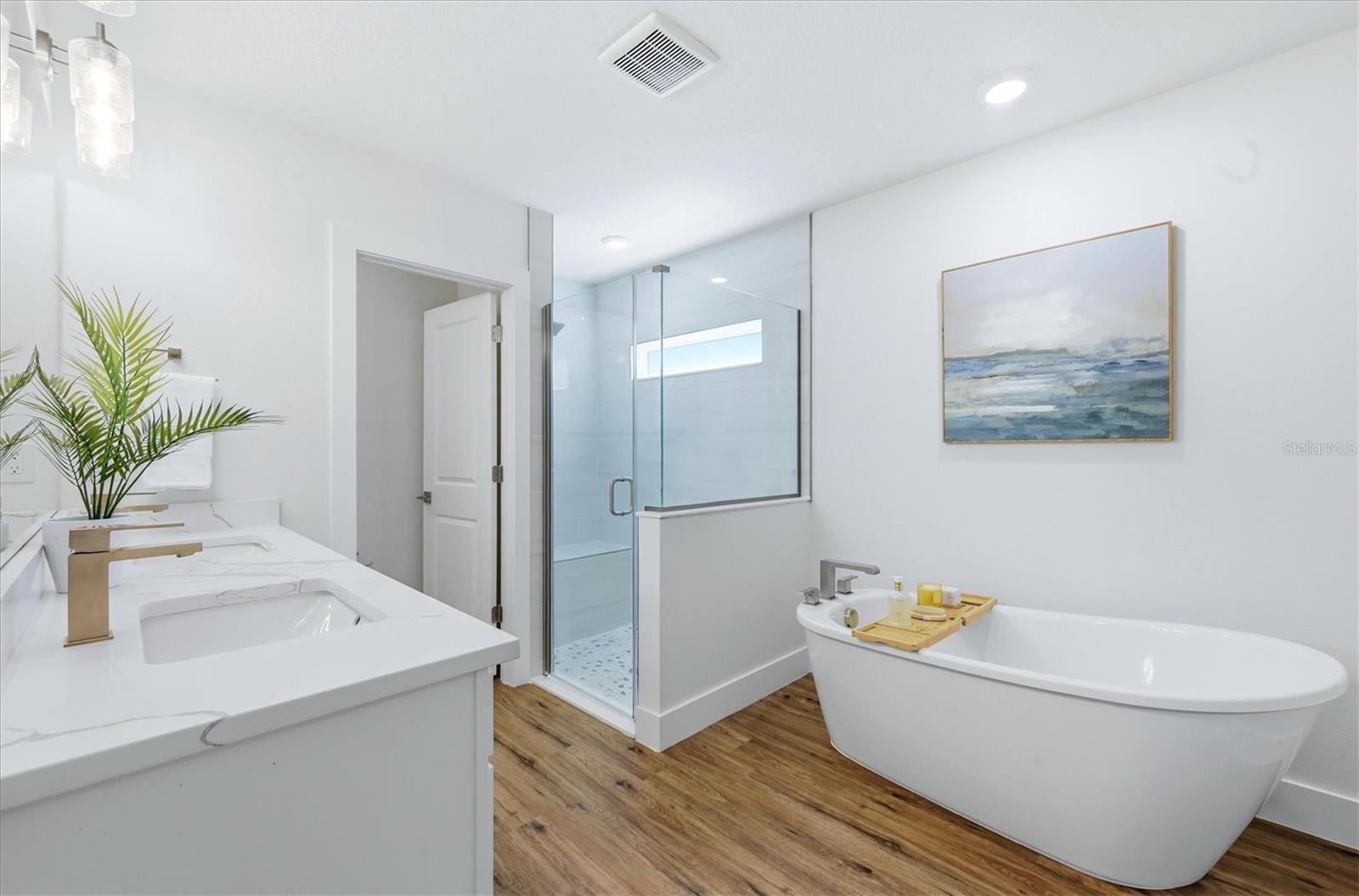 Primary en suite bathroom with soaker tub, dual vanity, shower and separate water closet - 12387 MINOT AVE, PORT CHARLOTTE