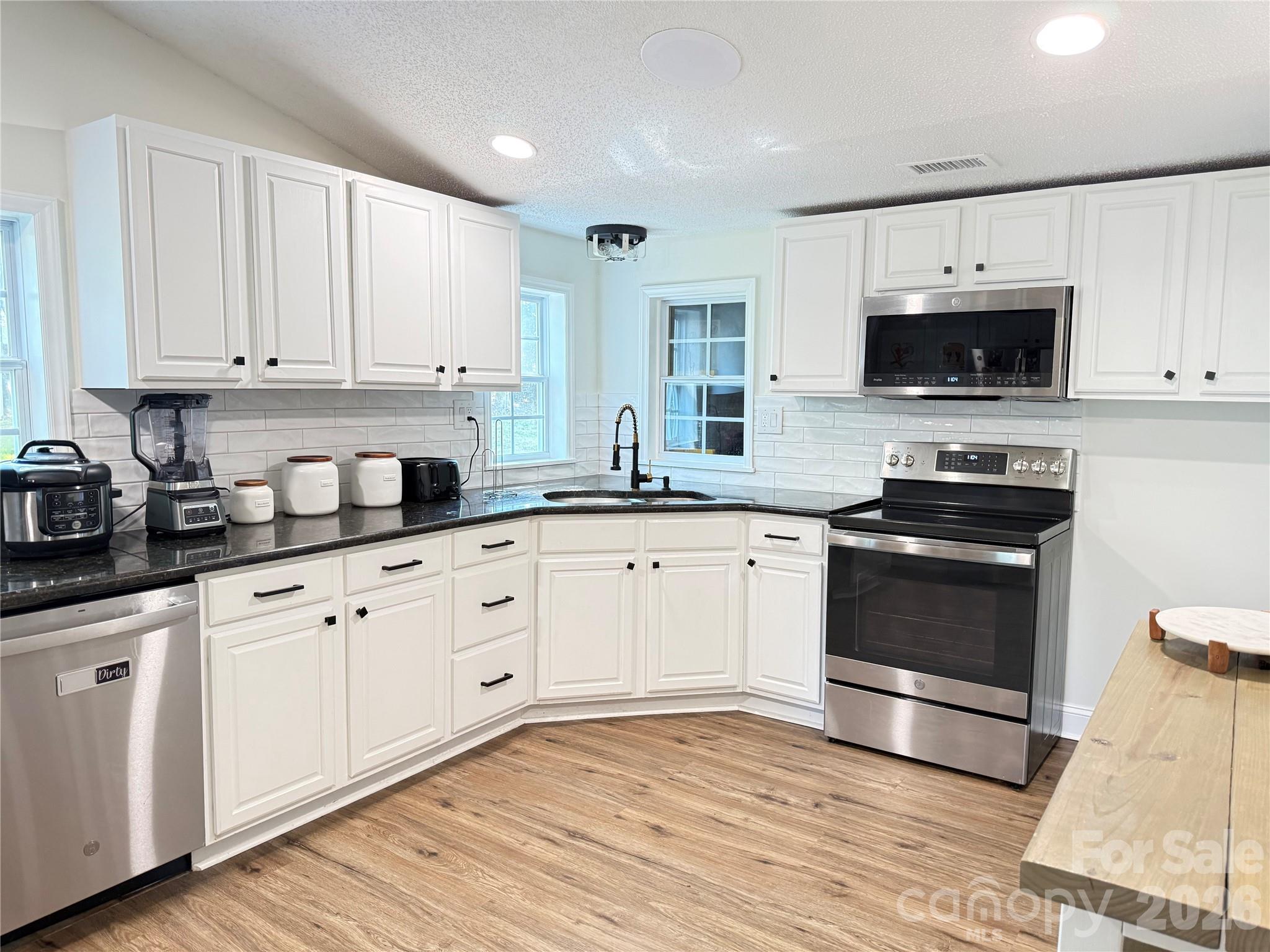 Kitchen - 1442 Lee Pearson Road, Lenoir